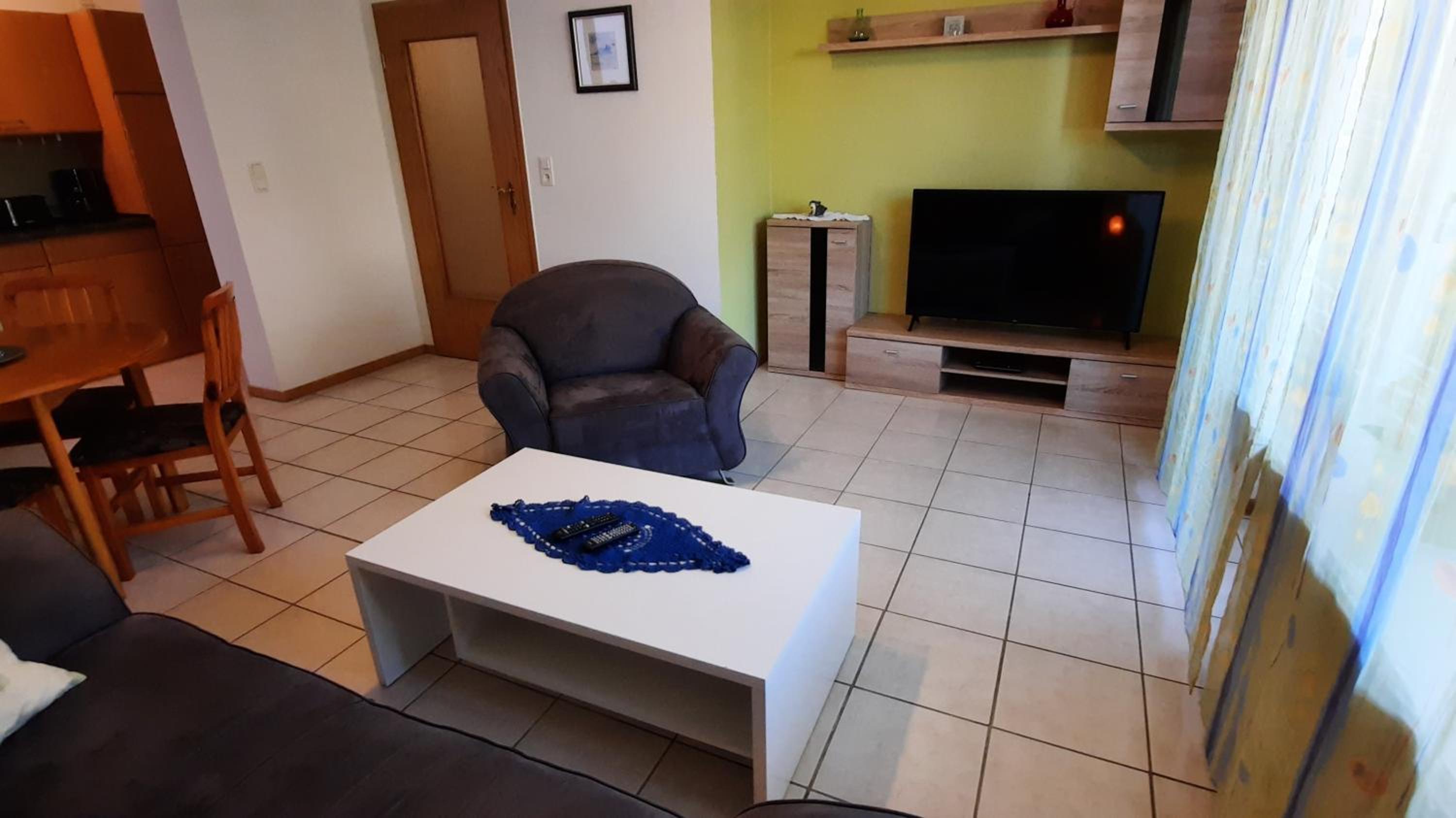 One-Bedroom Apartment photo 1
