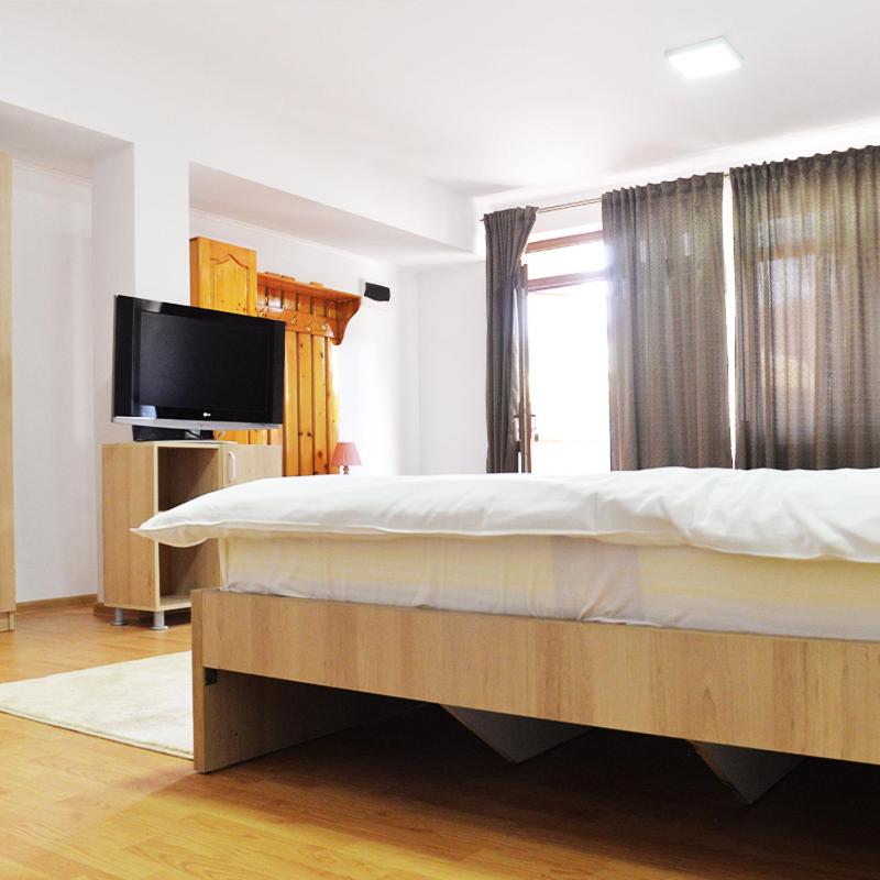 Queen Room with Two Queen Beds - Photo 2