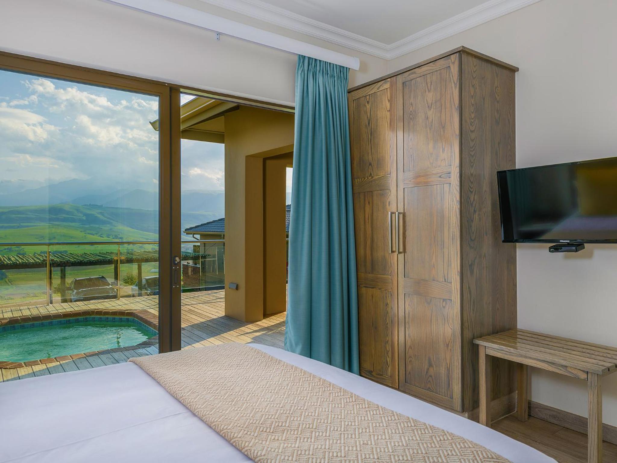 Two Bedroom Chalet with Splash Pool photo 2