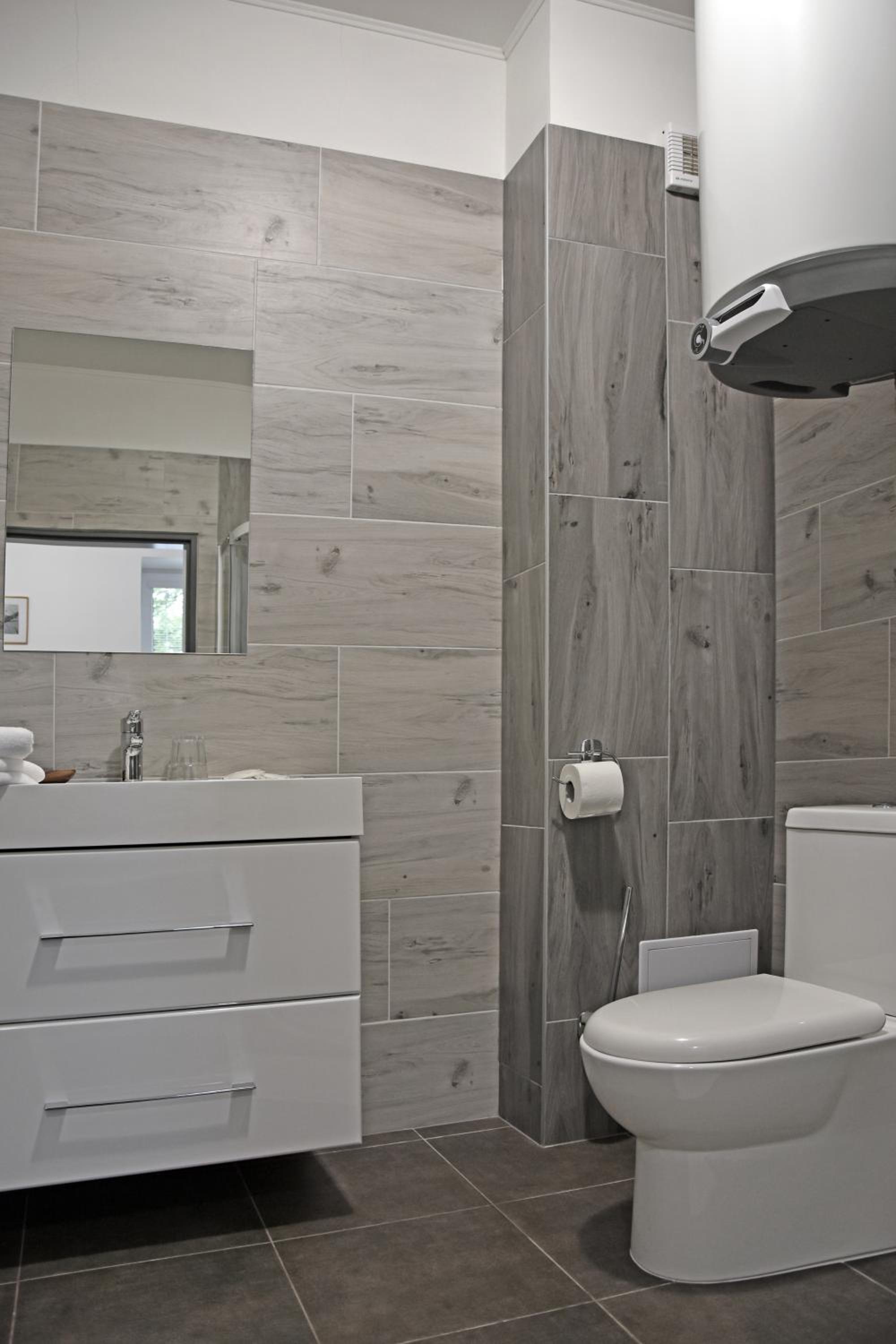 Quadruple Room with Private Bathroom photo 3