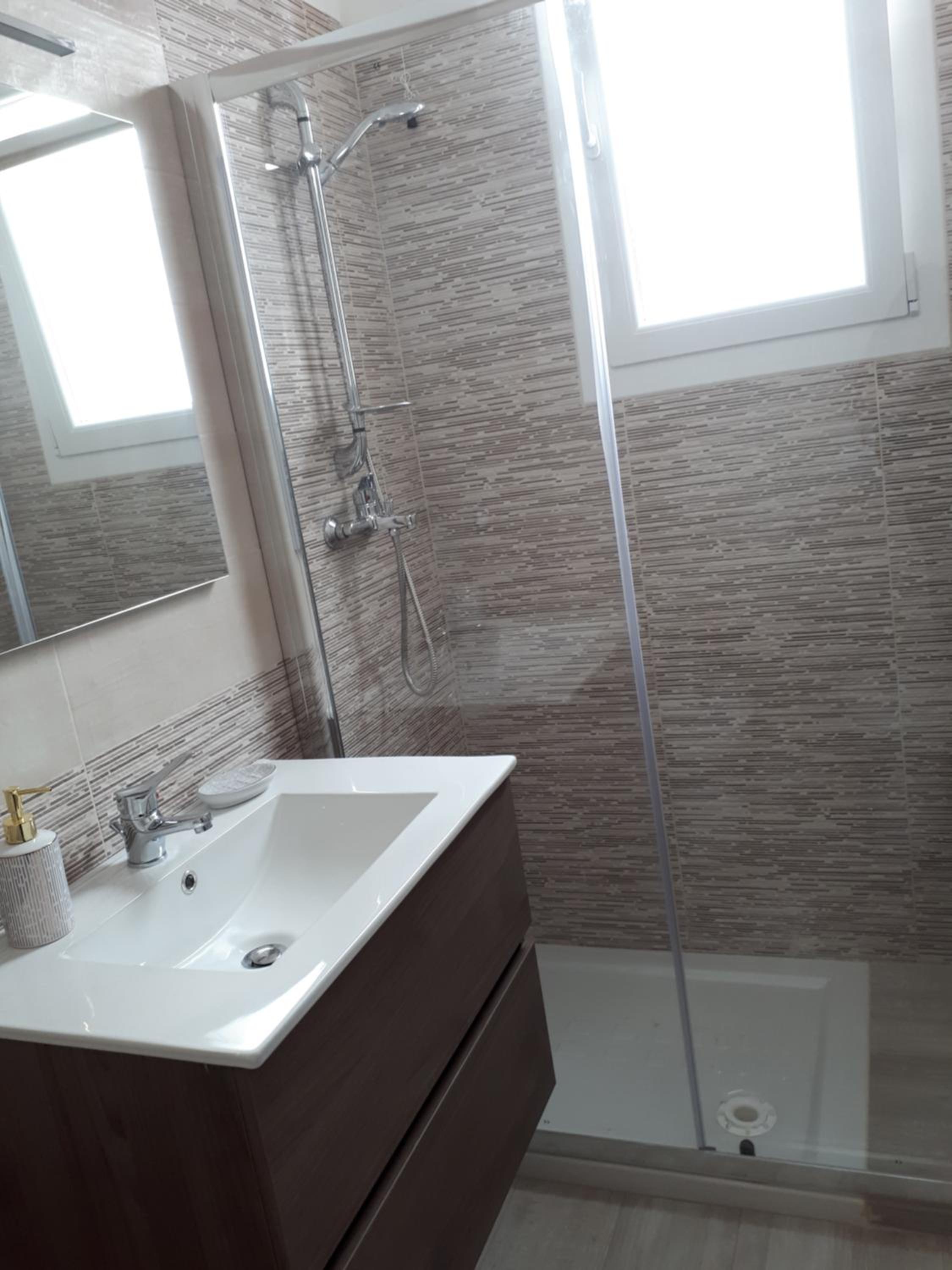 Quadruple Room - Photo 7