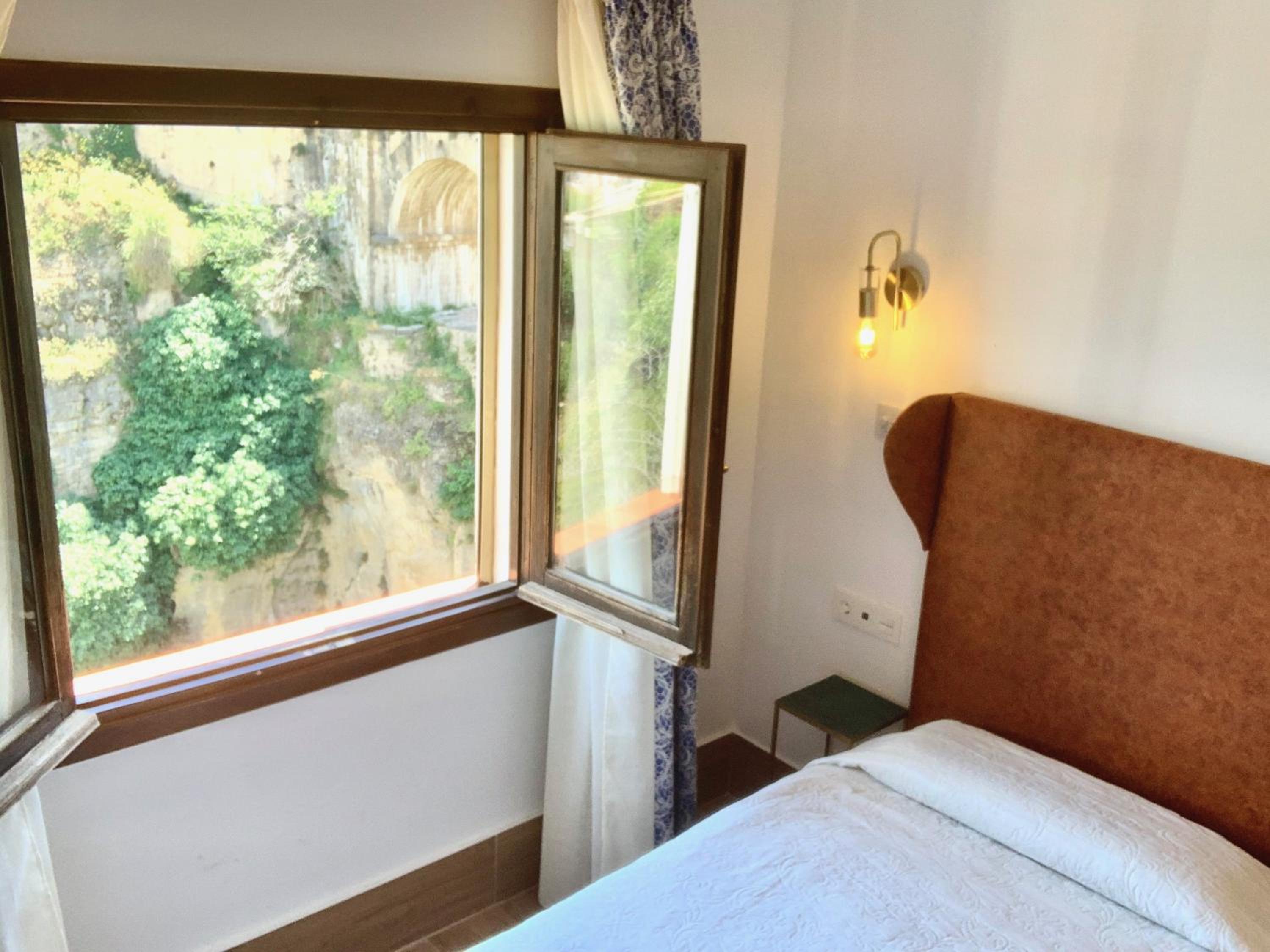 Double or Twin Room with view to Puente Nuevo	 photo 3