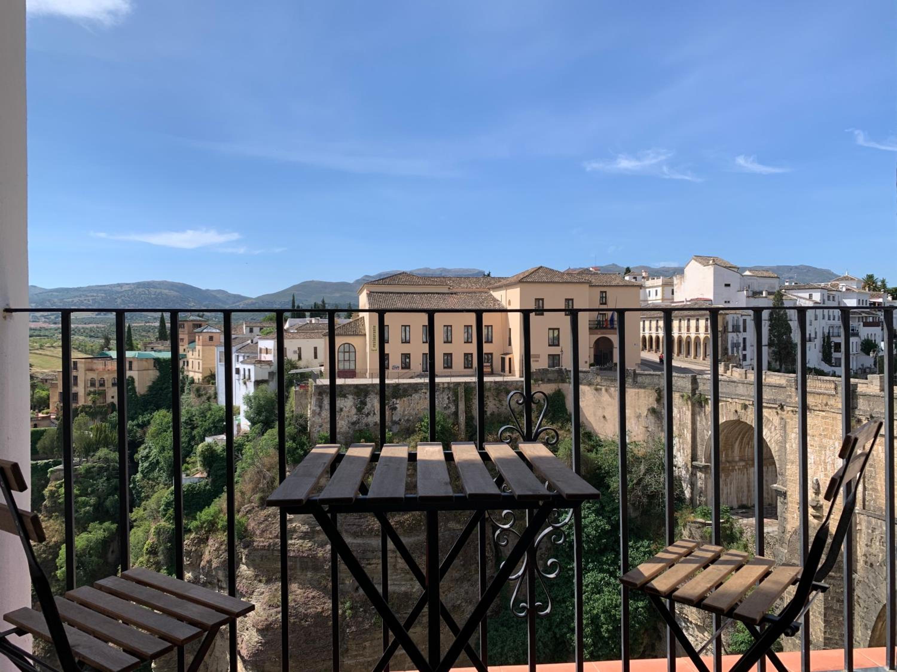 Double or Twin Room with Terrace and Puente Nuevo view photo 3