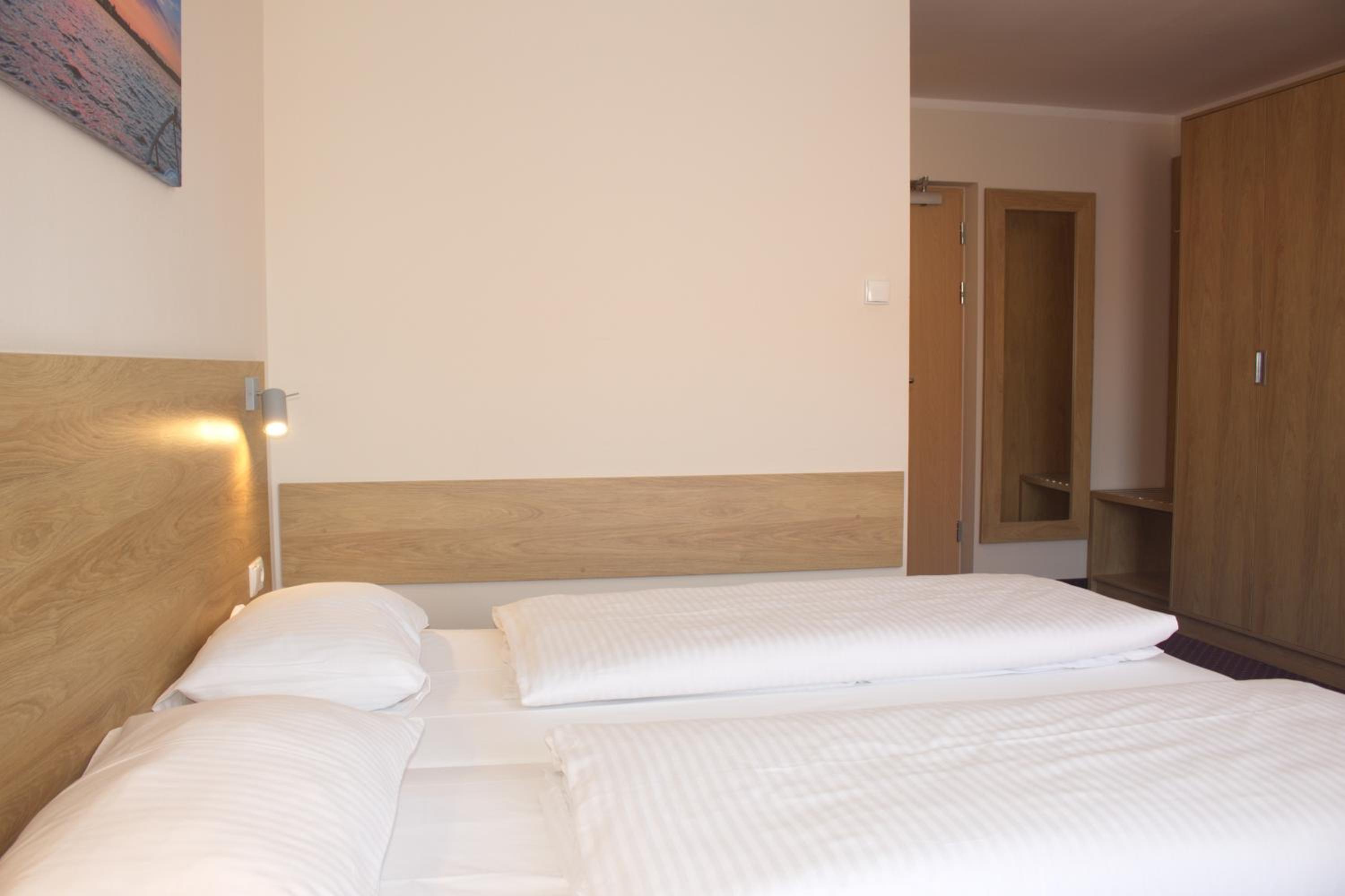 Triple Room - Photo 11
