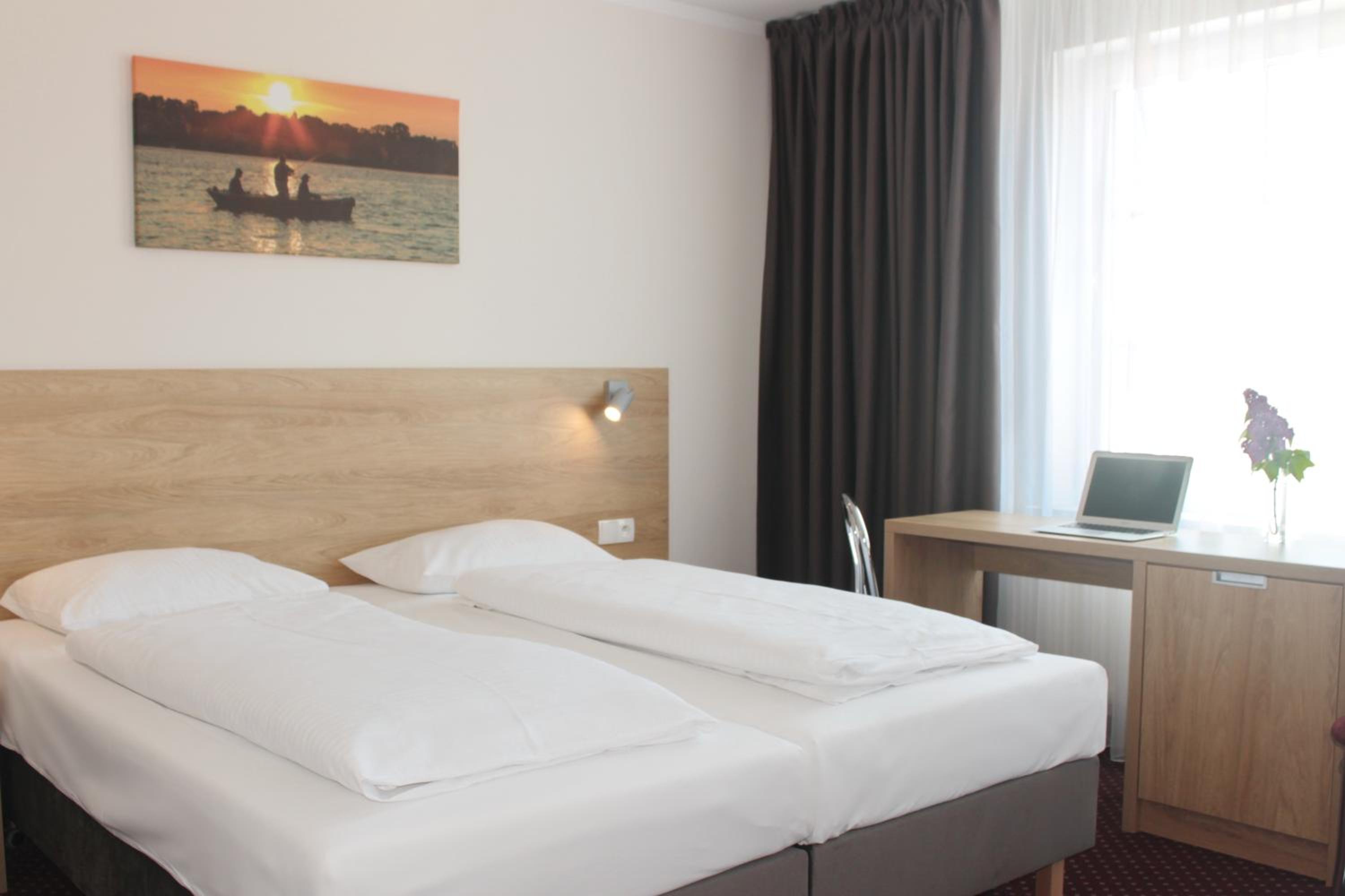 Triple Room - Photo 12