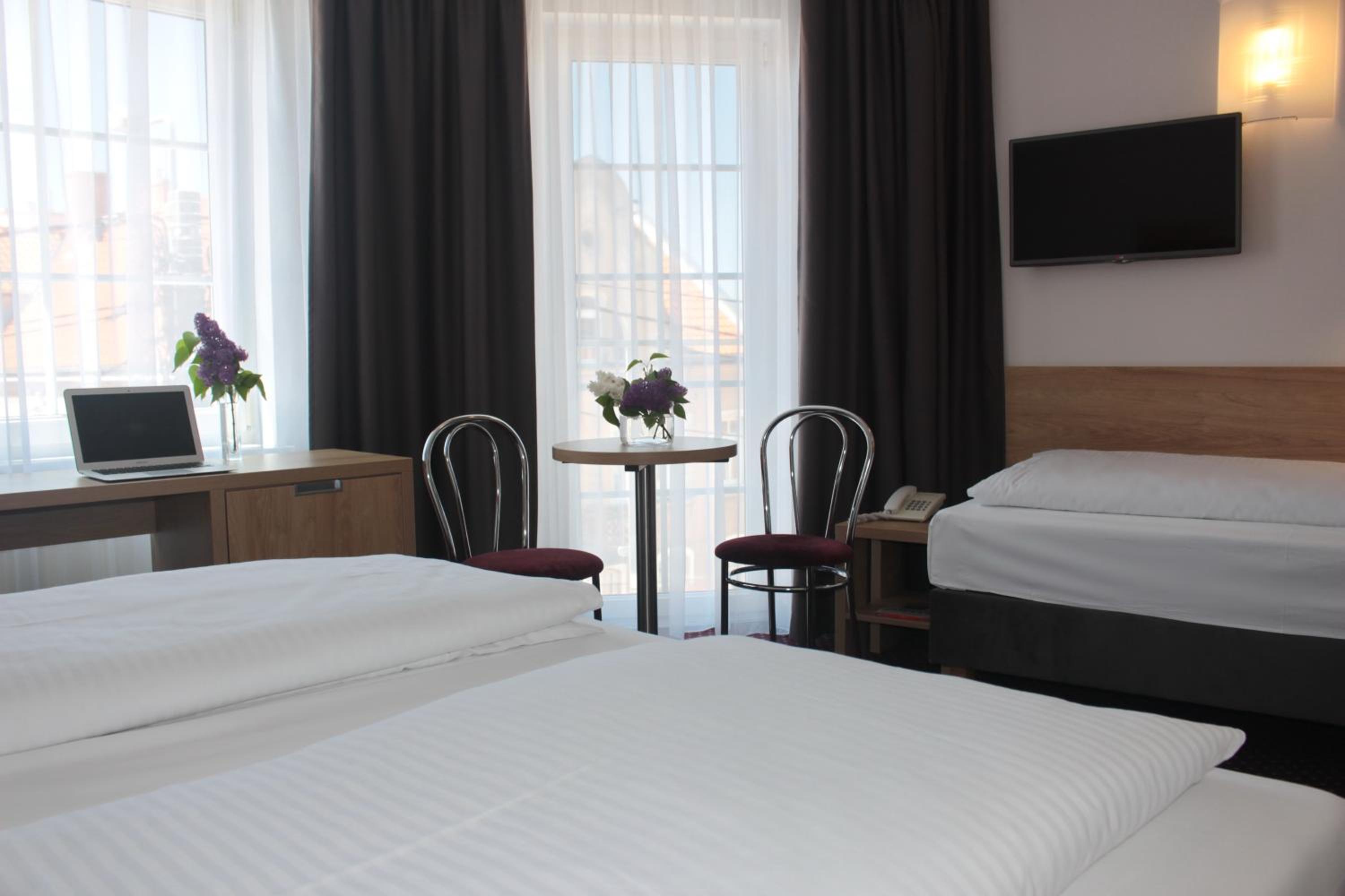 Triple Room - Photo 14