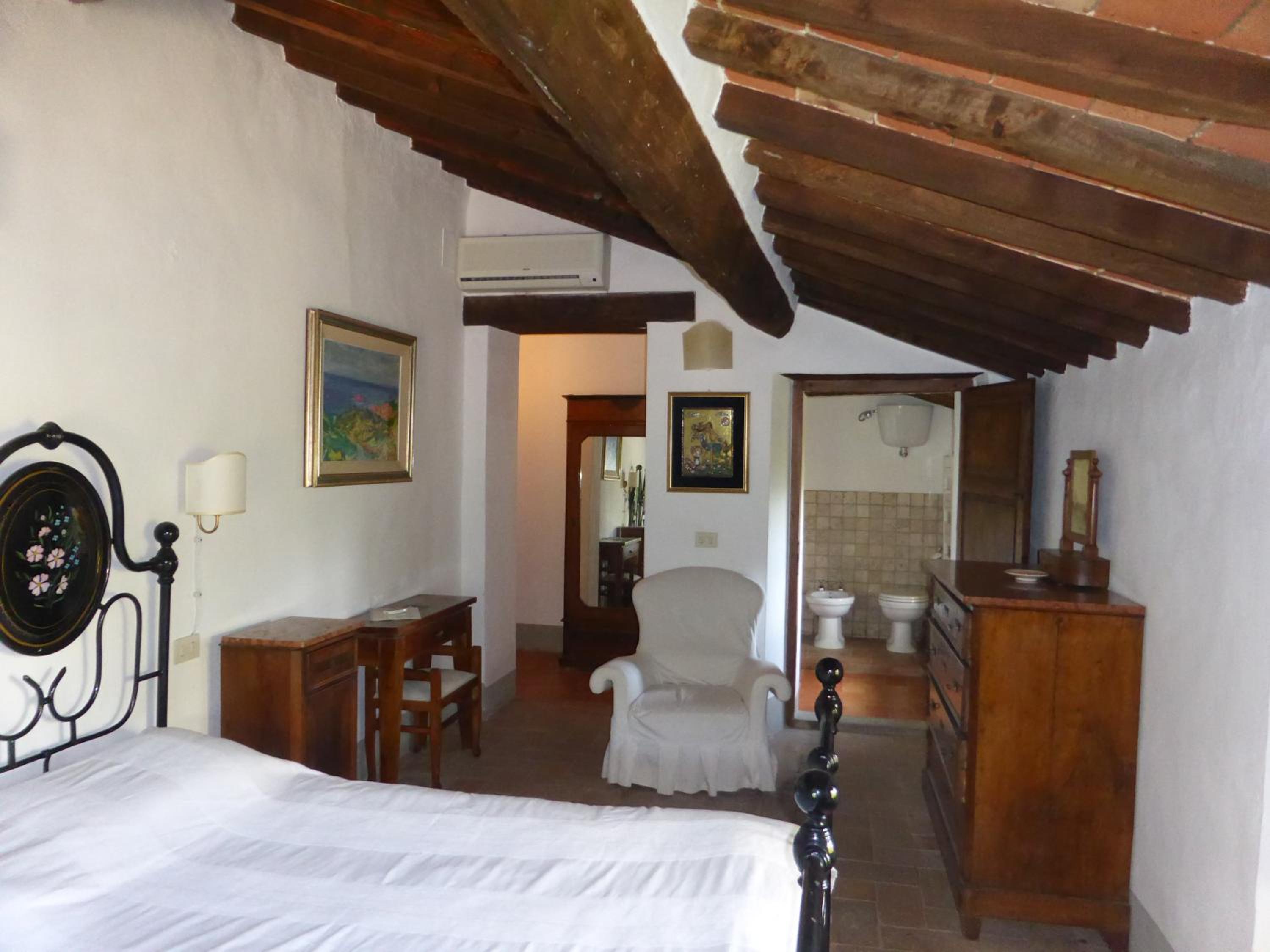 Double Room - Photo 9