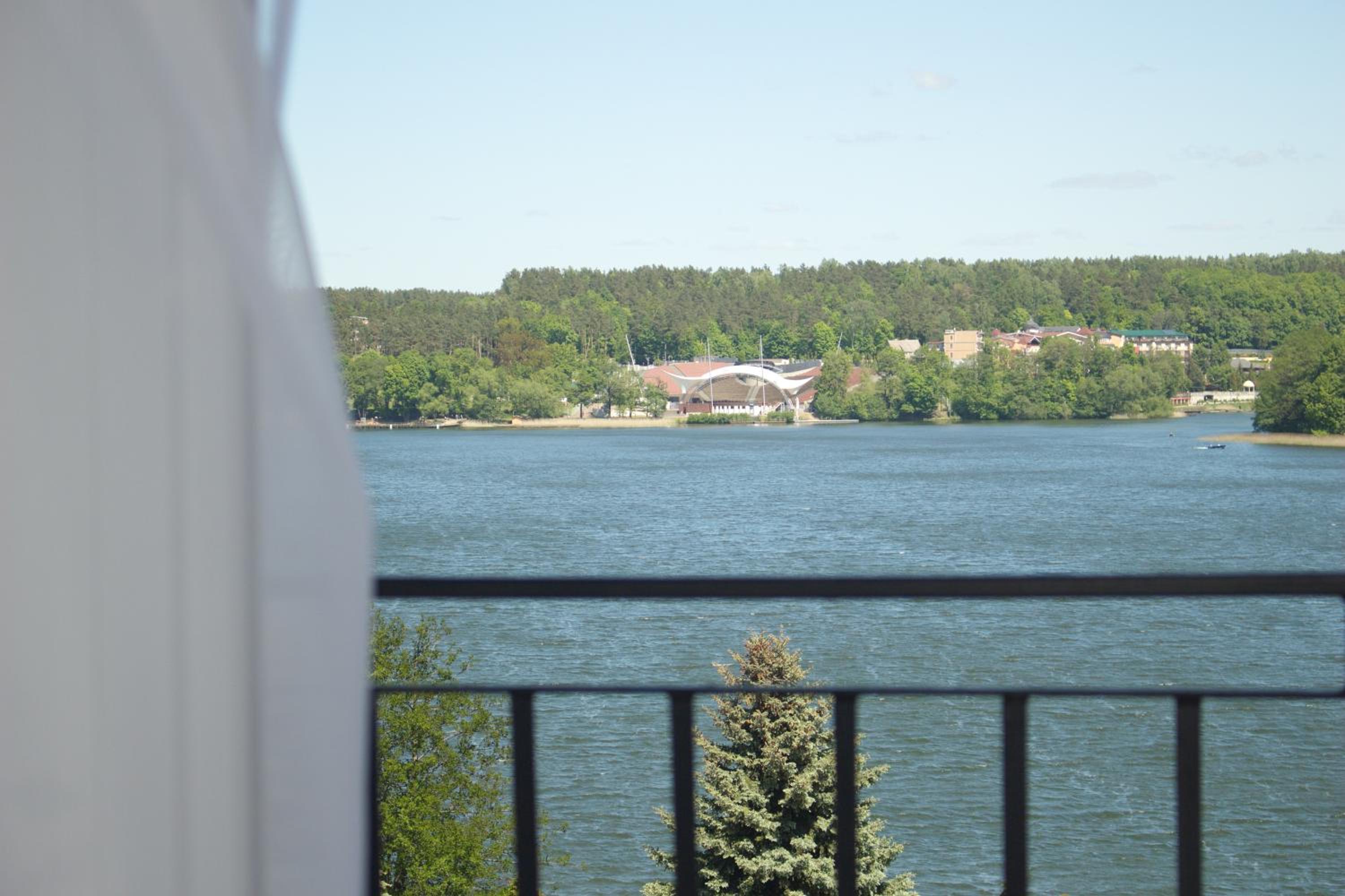 Double or Twin Room with Balcony and Lake View - Photo 7