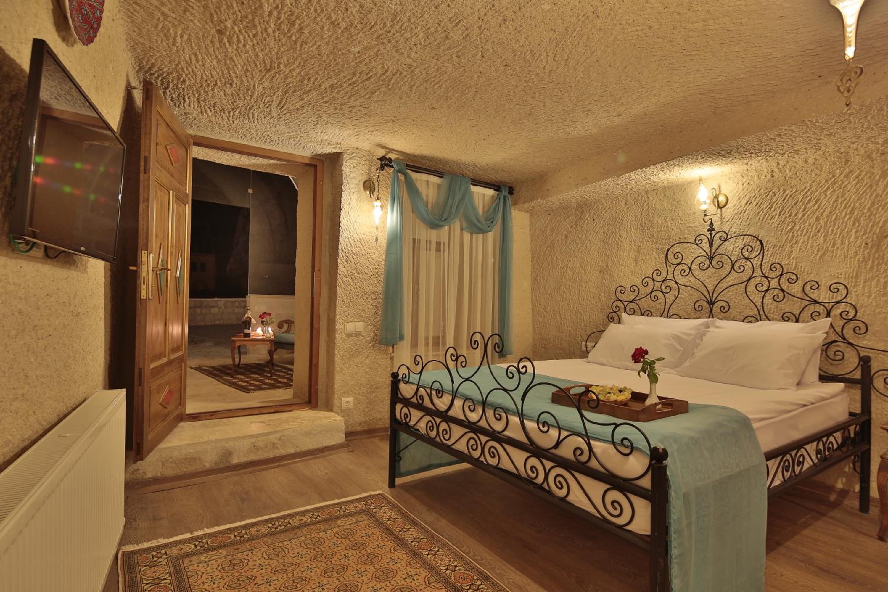 Deluxe Cave Suite photo 1