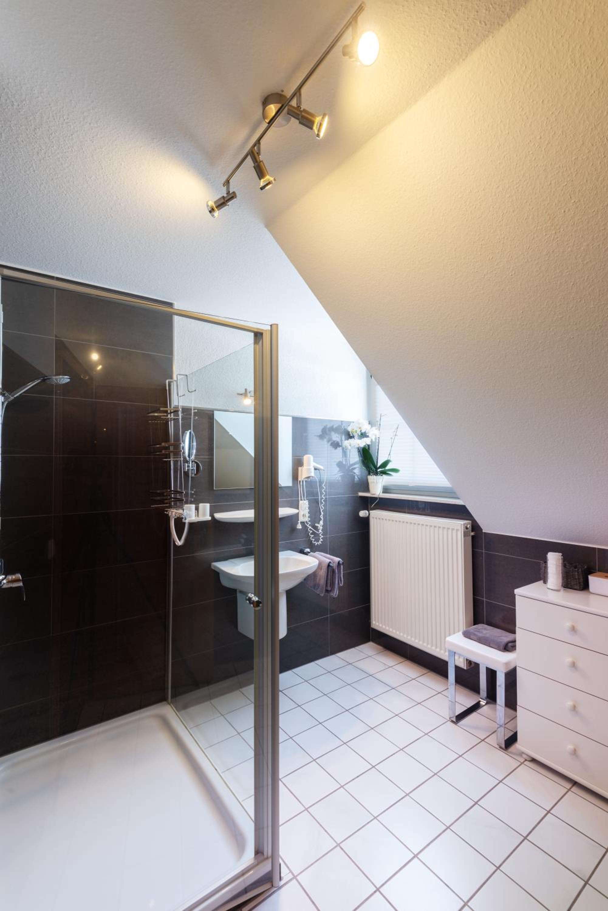 Two-Bedroom Apartment - Photo 2