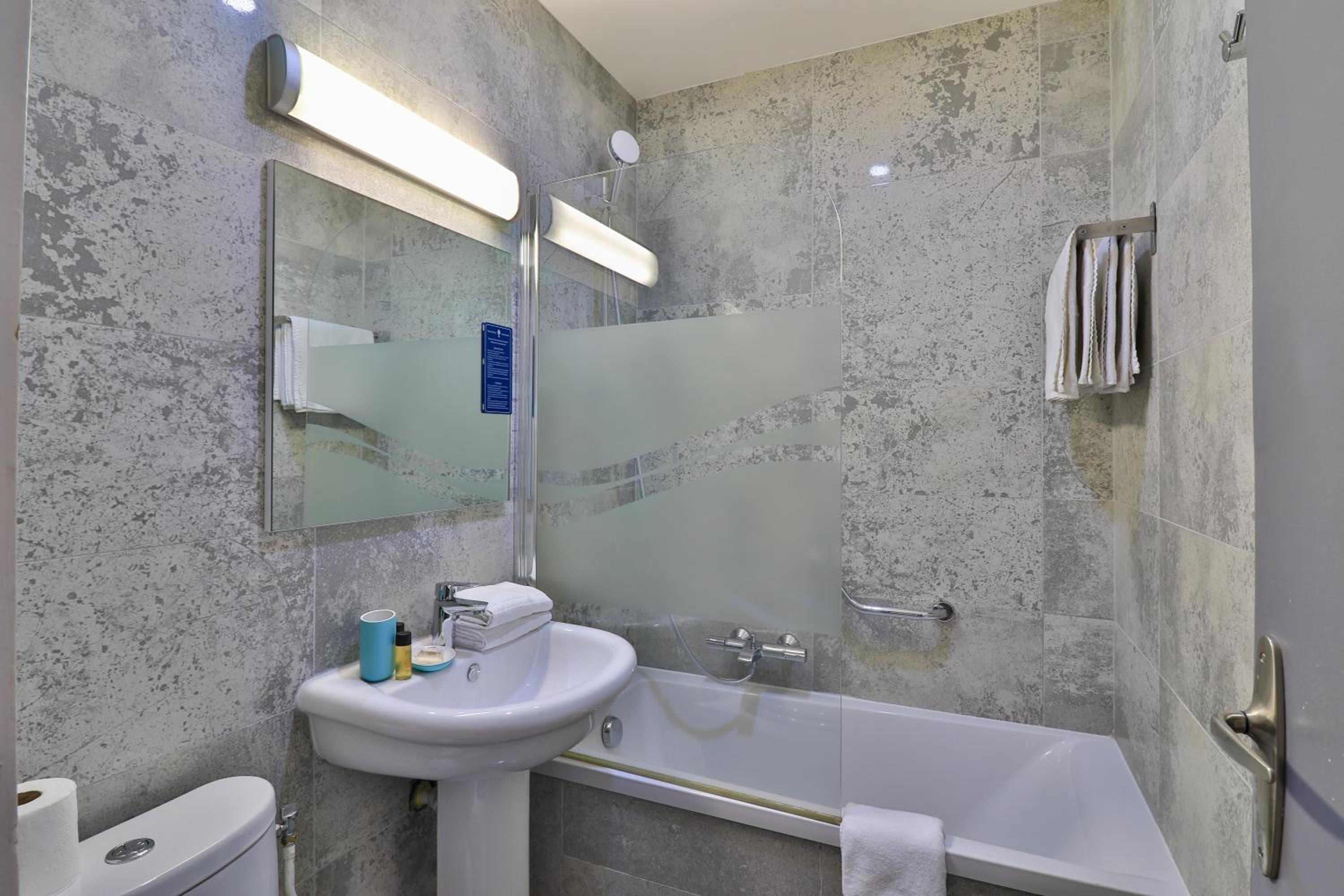 Double standard room with balcony - Photo 4