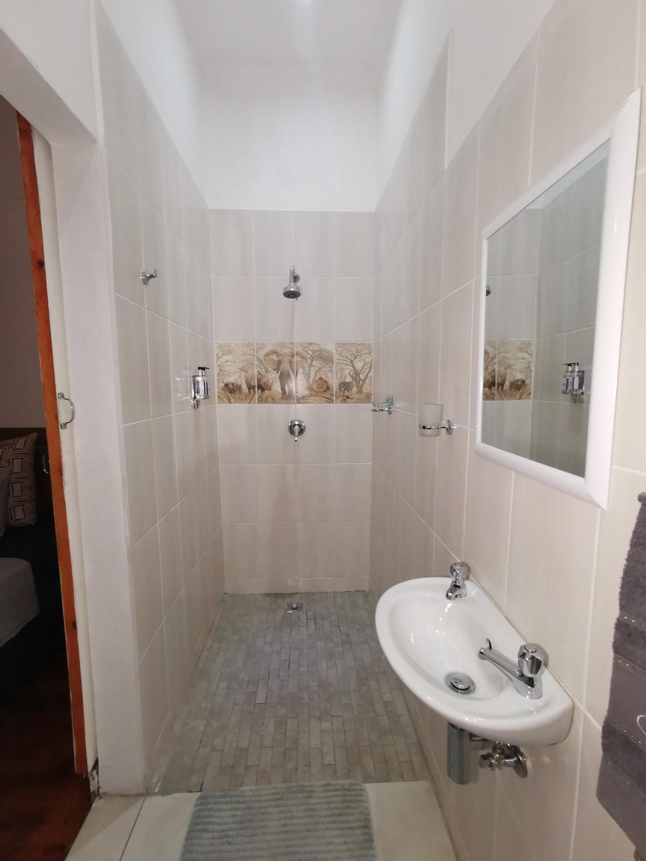 Deluxe Double or Twin Room - Photo 4