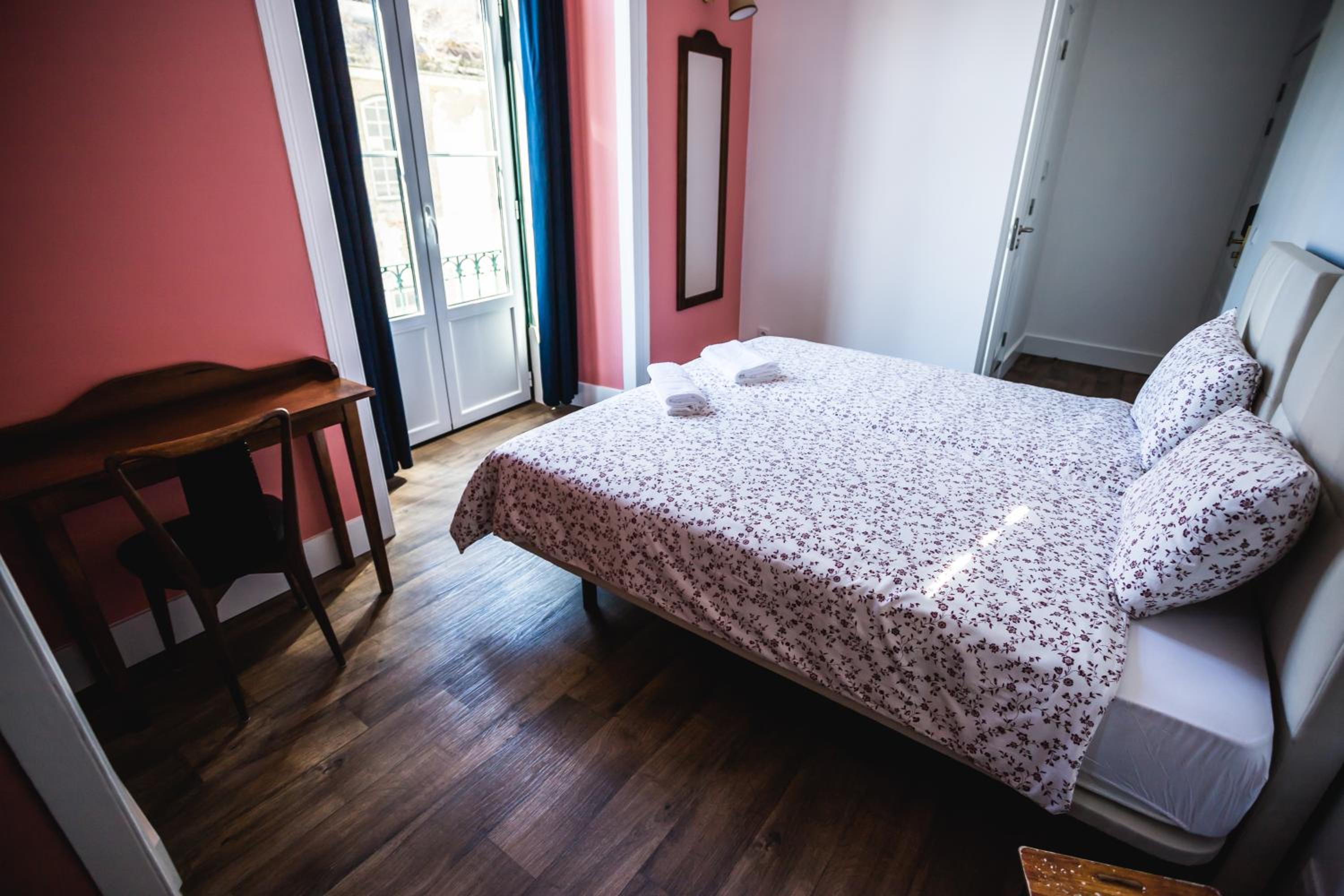 Superior Twin Room with Balcony and City View photo 3