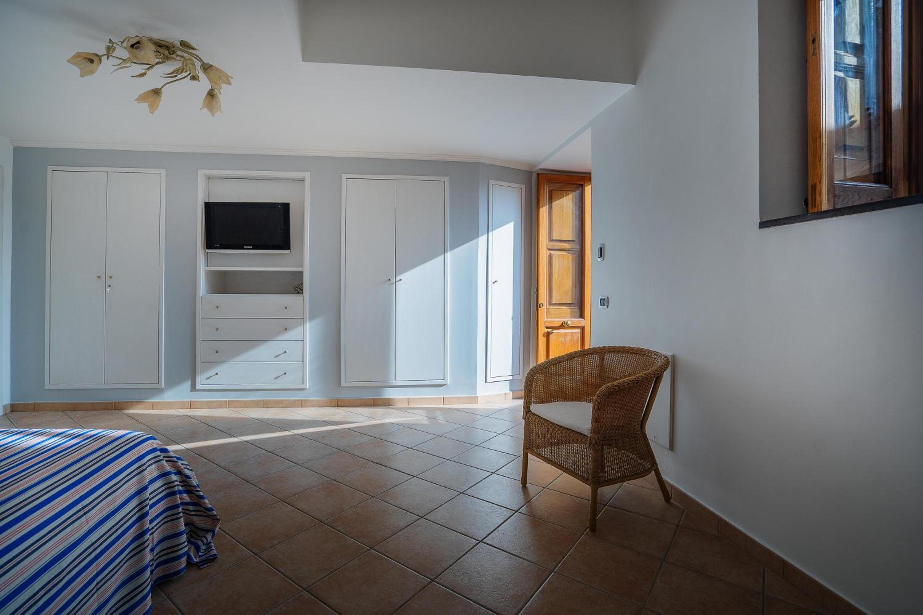 Double Room - Photo 6