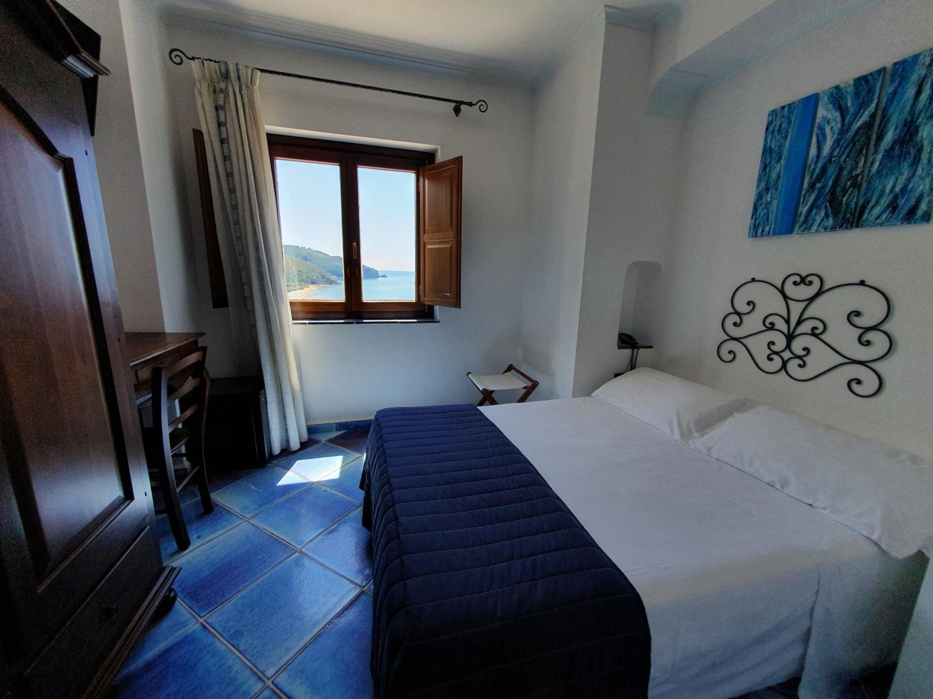 Double Room with Sea View photo 1