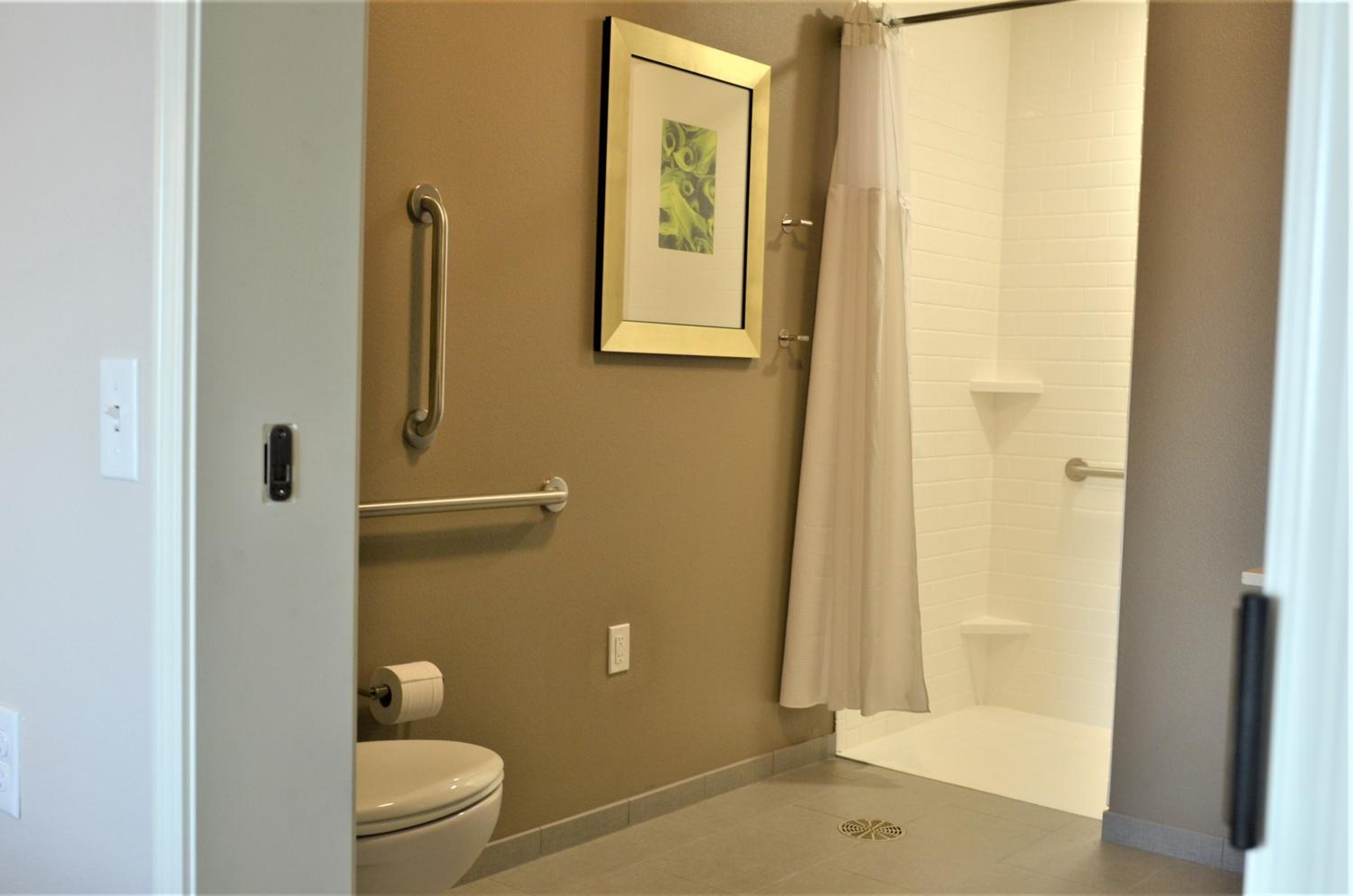 Studio Queen Suite - Non-Smoking - Photo 8