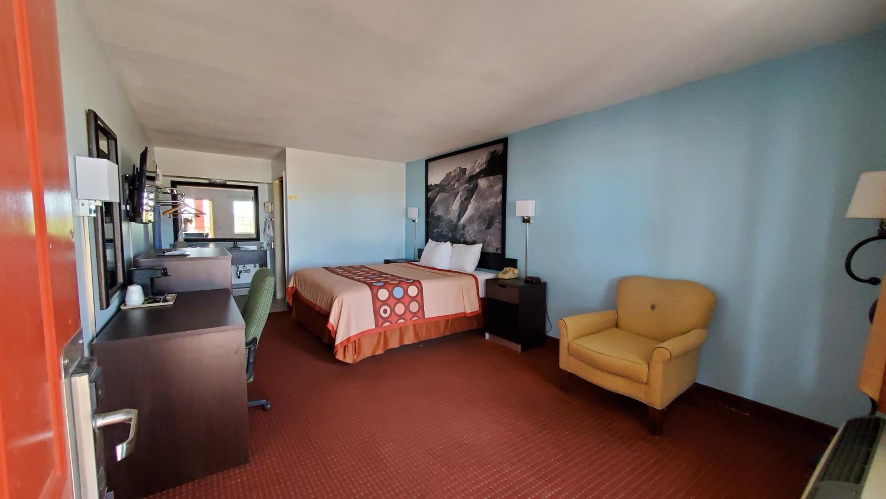King Room - Mobility and Hearing Impaired Access/Non-Smoking
