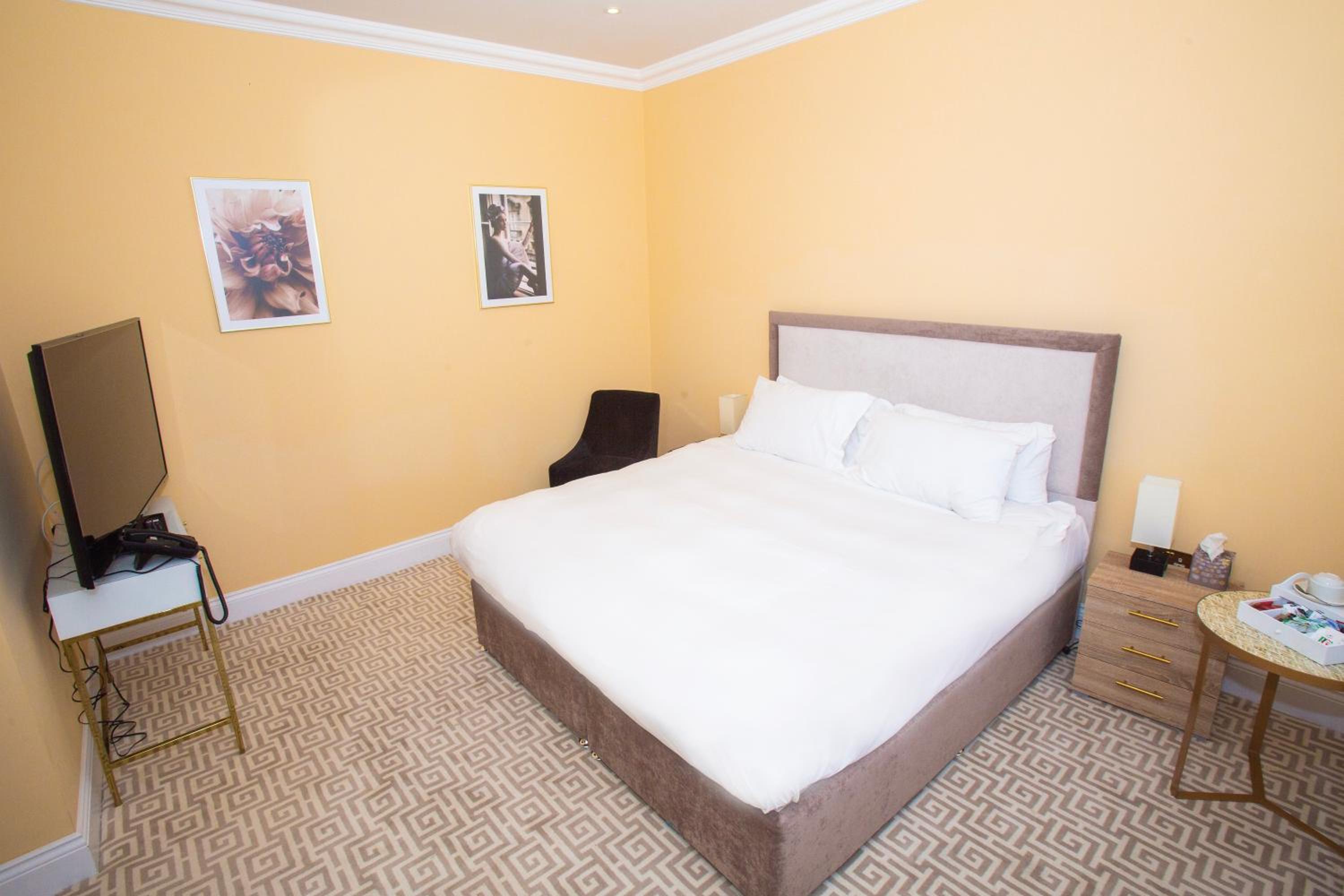 Standard Double Room - Photo 3