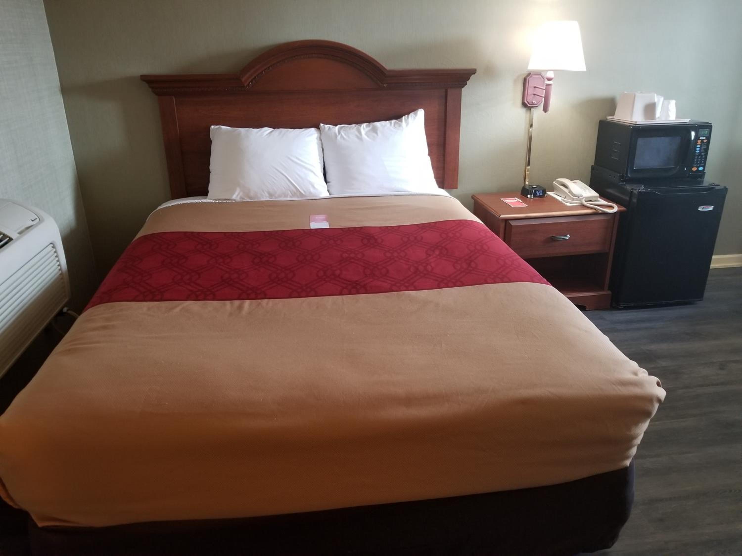 Queen Room - Photo 1