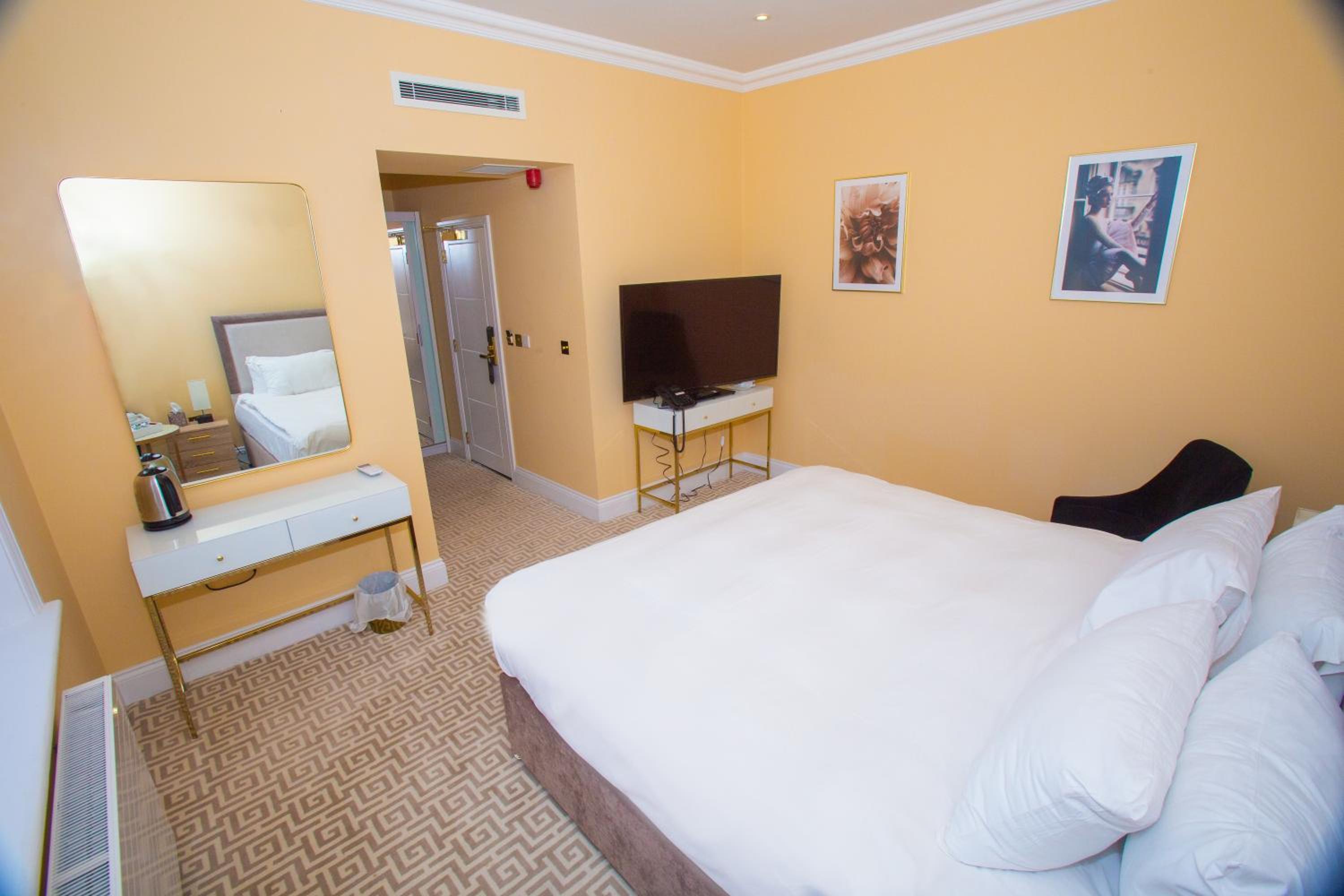 Superior King Room - Photo 5