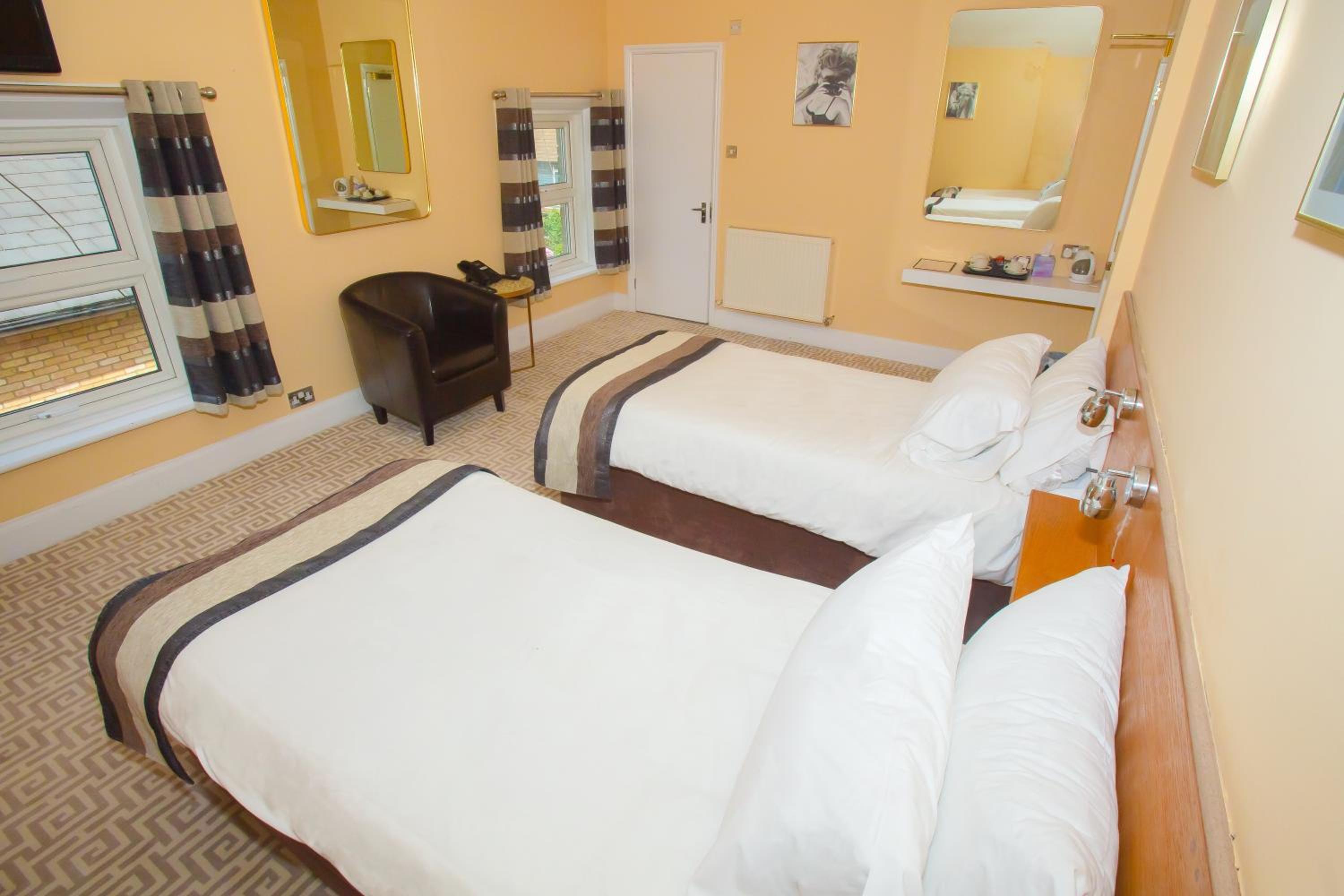 Standard Double or Twin Room - Photo 1