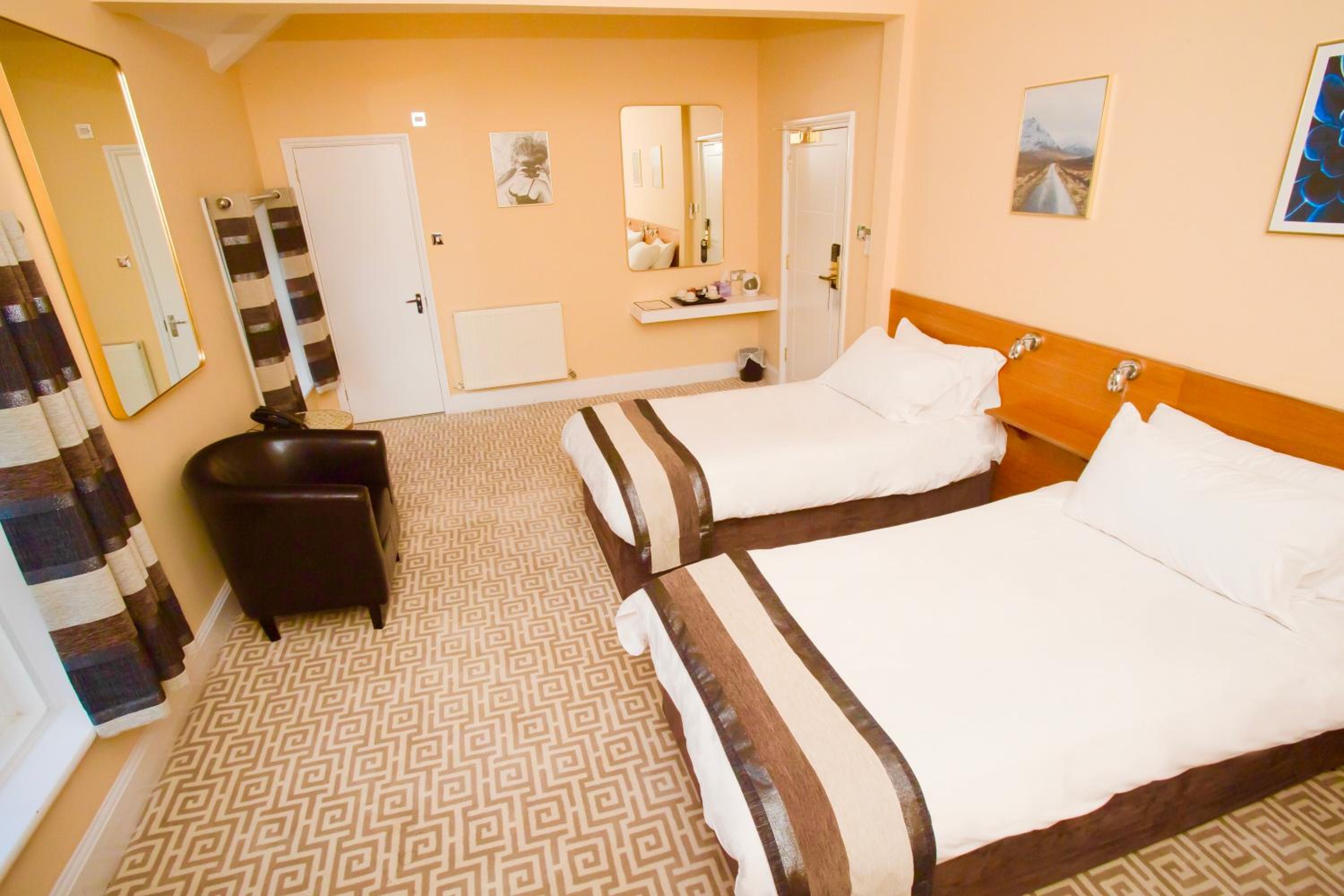 Standard Double or Twin Room - Photo 3