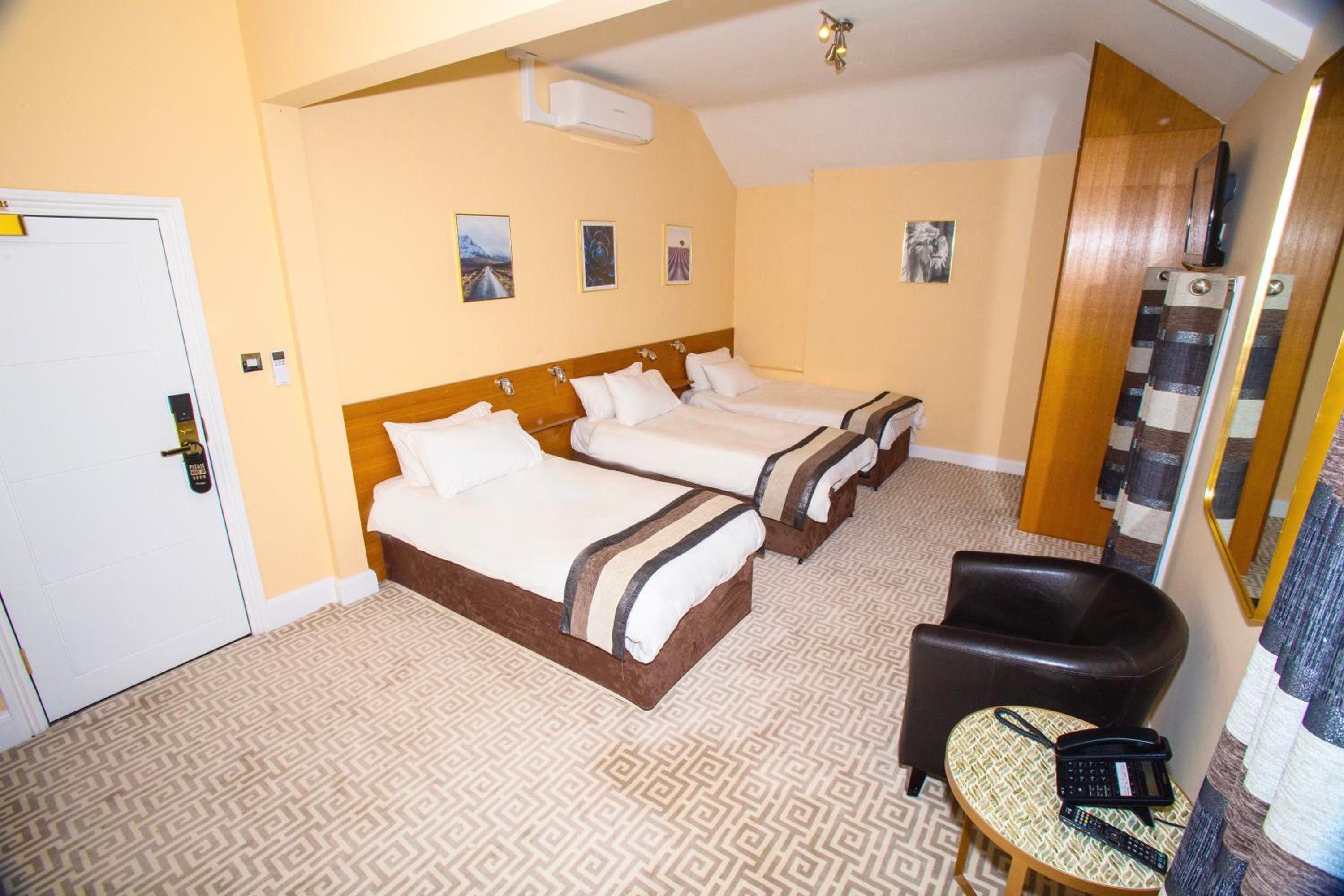 Standard Triple Room - Photo 1