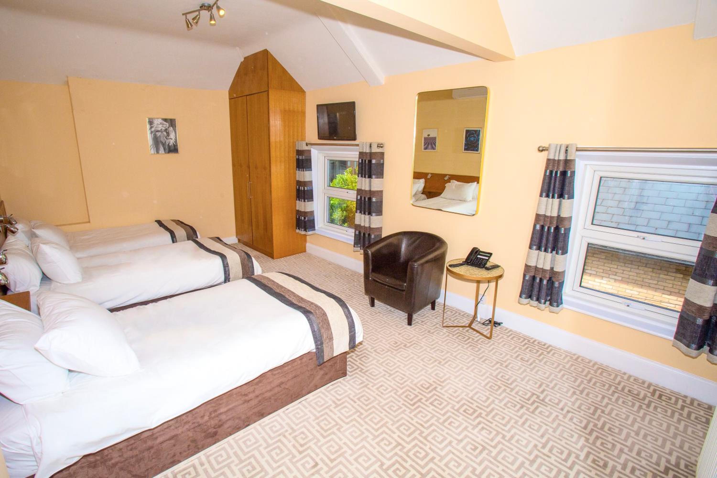 Standard Triple Room - Photo 7