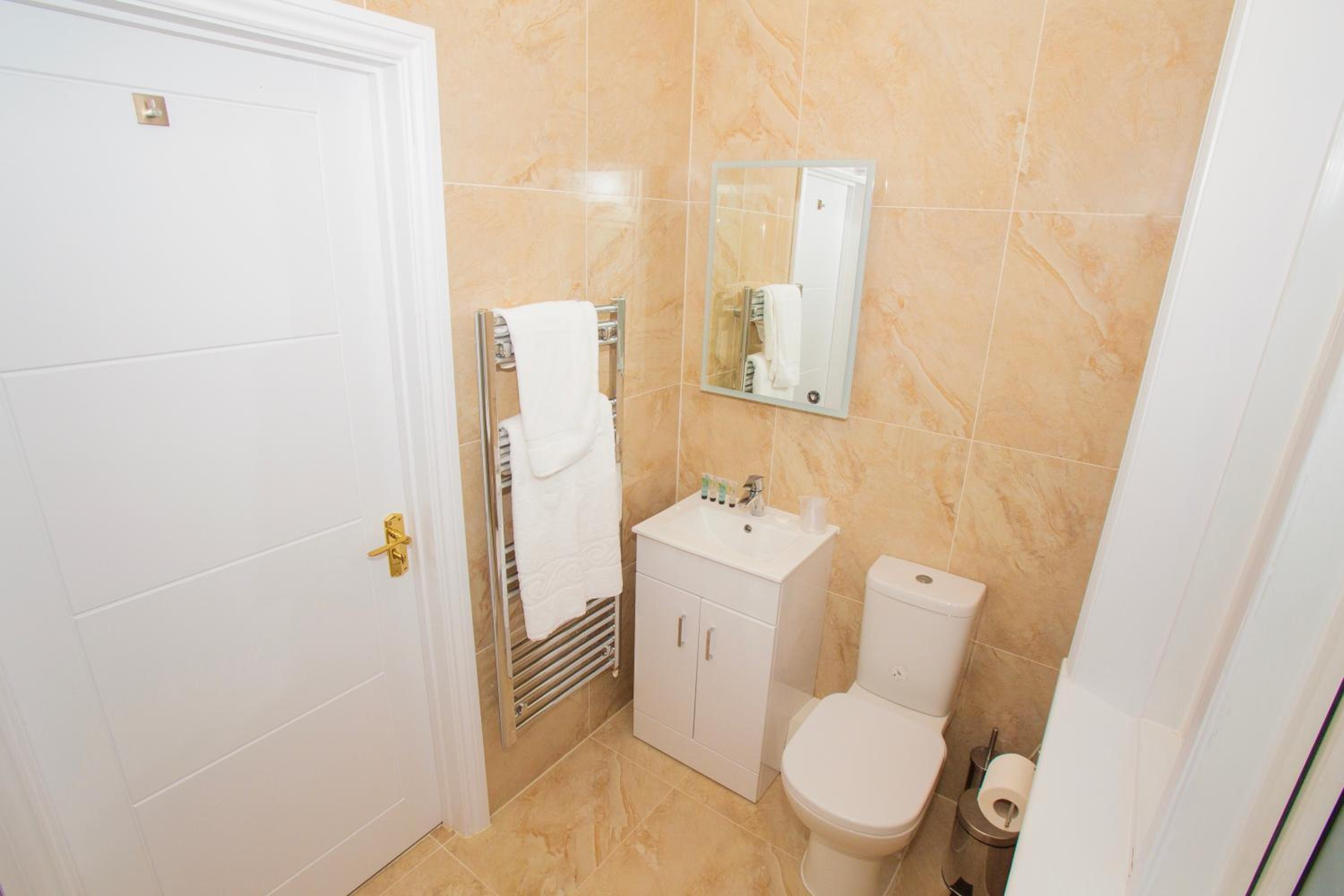 Standard Double Room - Photo 10