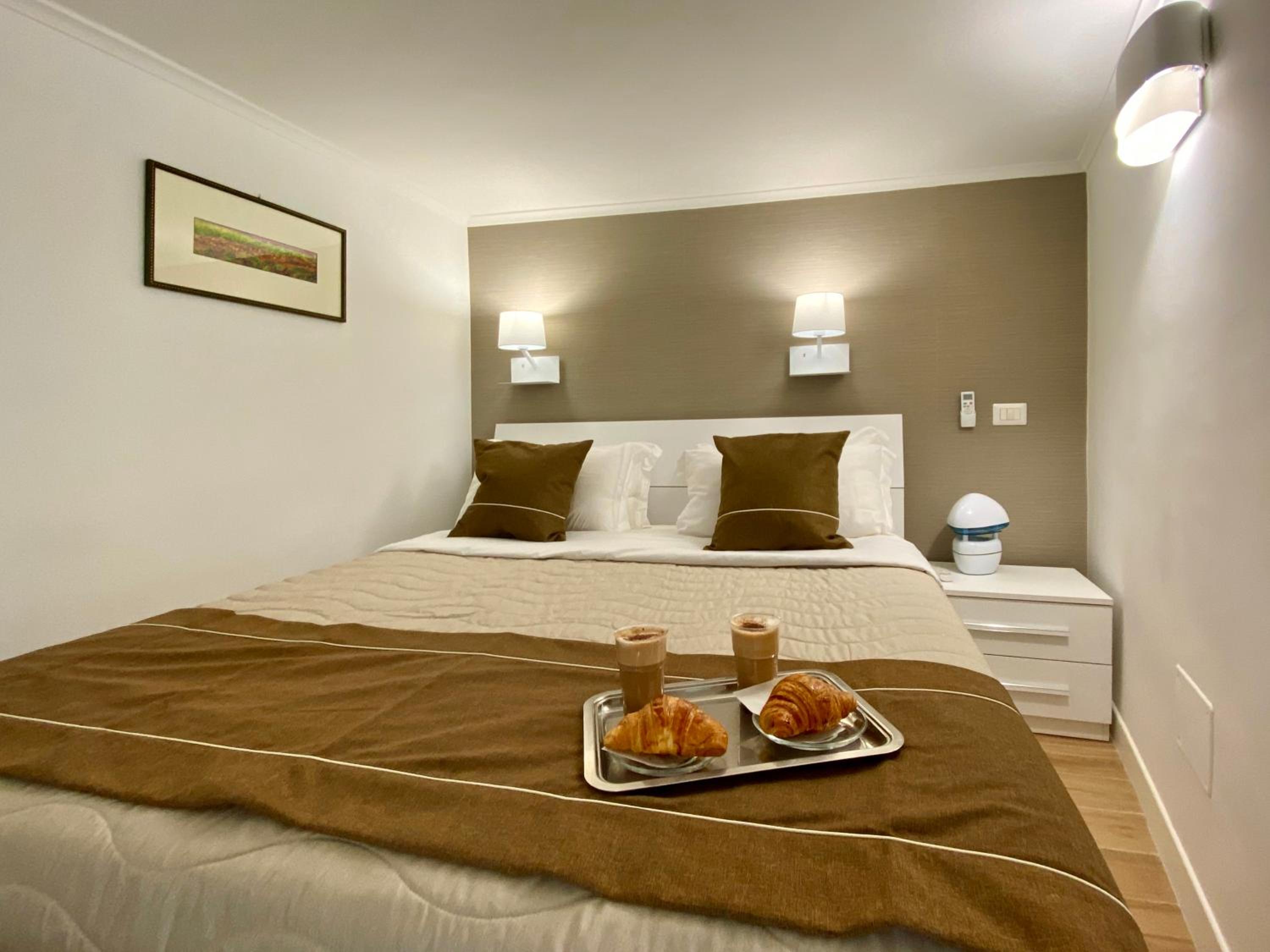 One-Bedroom Apartment - Courtyard View