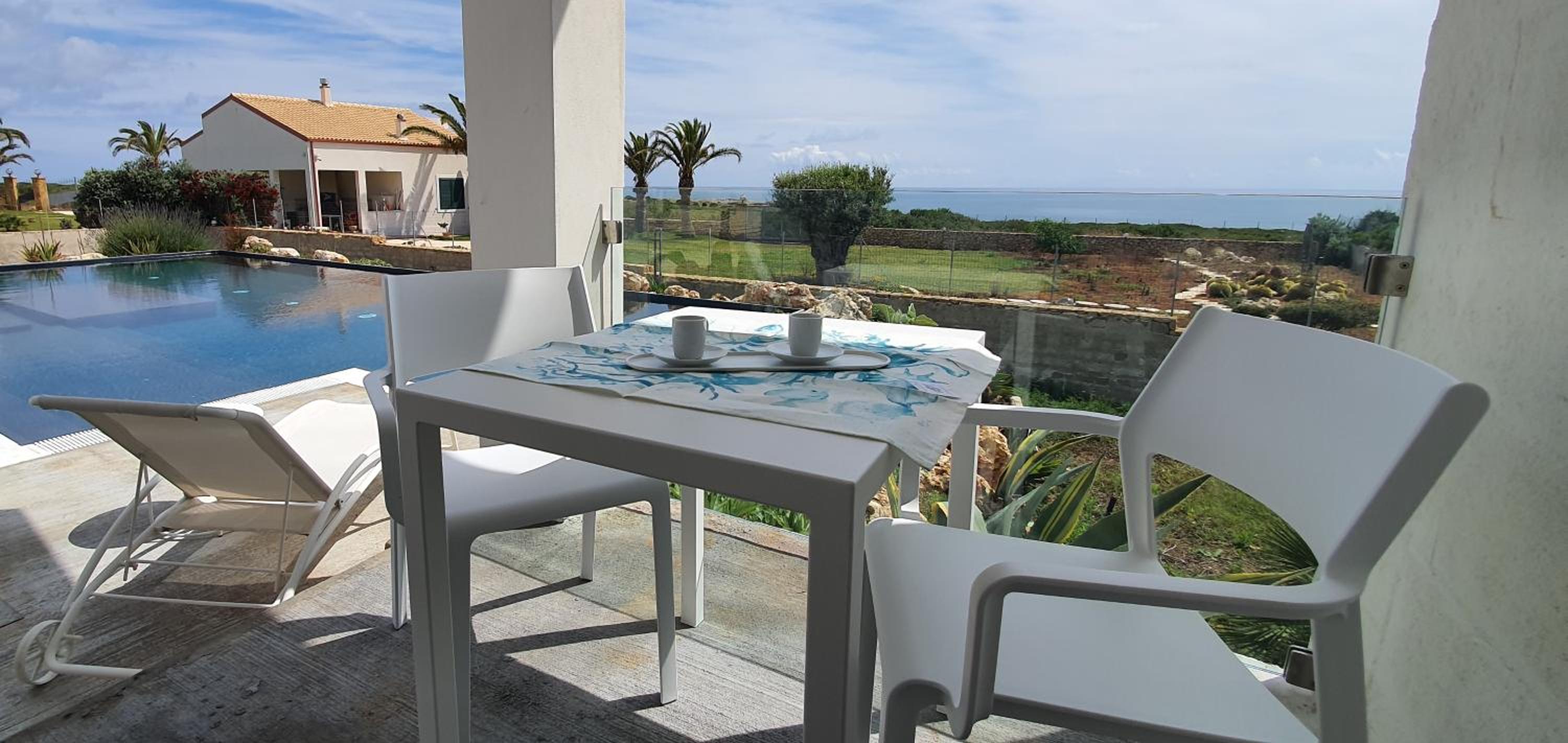 Queen Room with Sea View - Photo 12