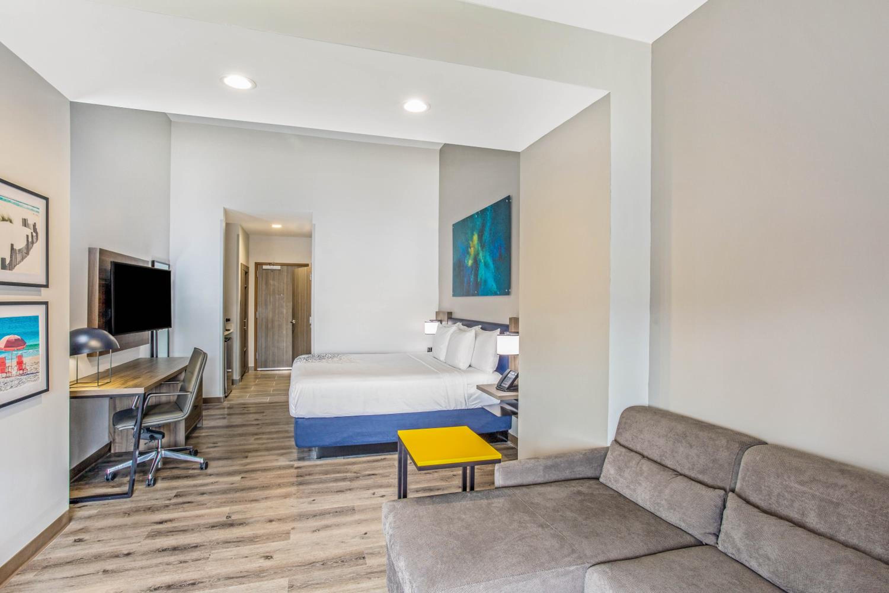 Deluxe King Room - Non-Smoking - Photo 3