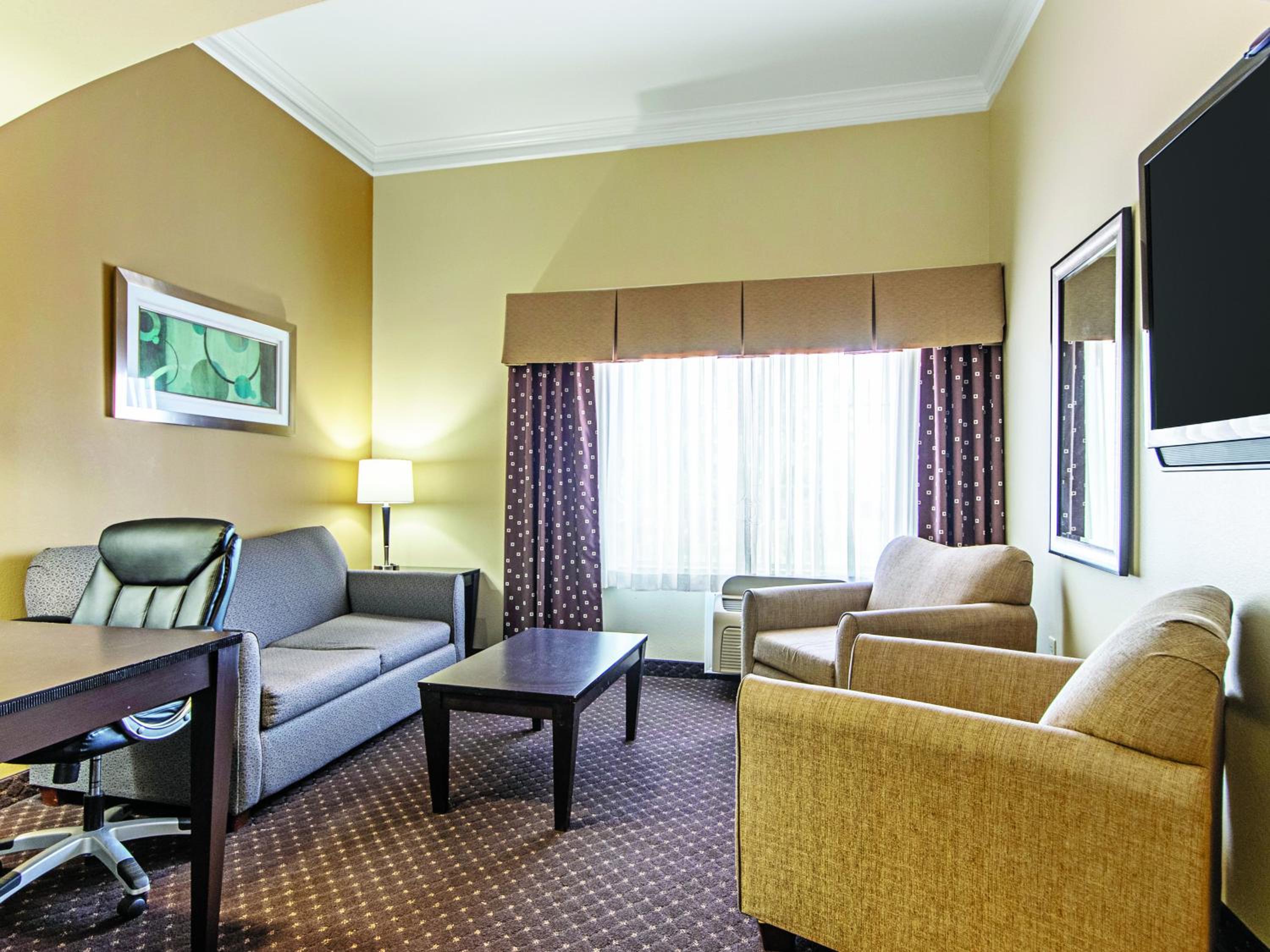 Deluxe King Room - Photo 3