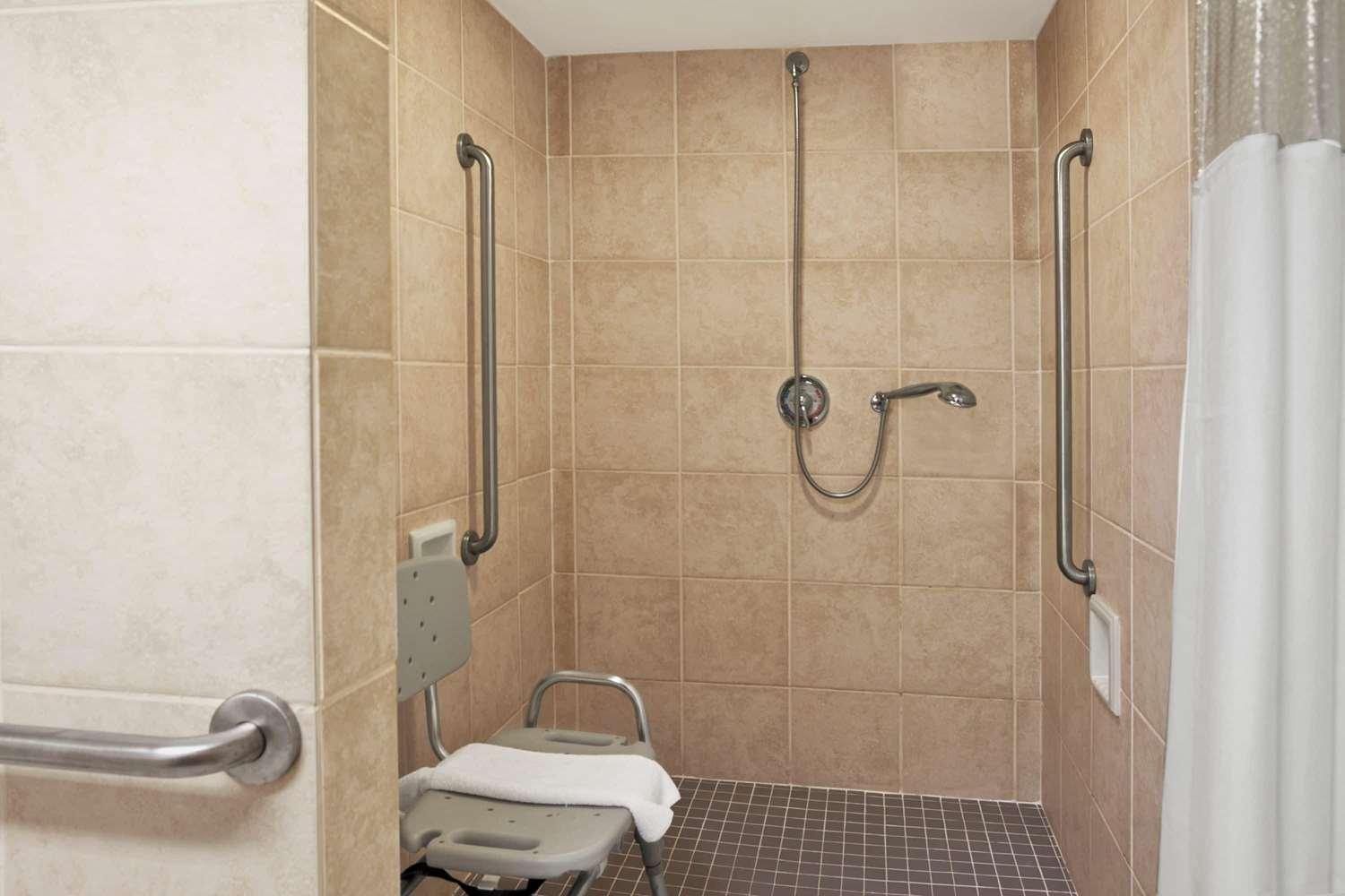 Studio Suite with Two King Beds - Mobility Access/Non-Smoking - Photo 2