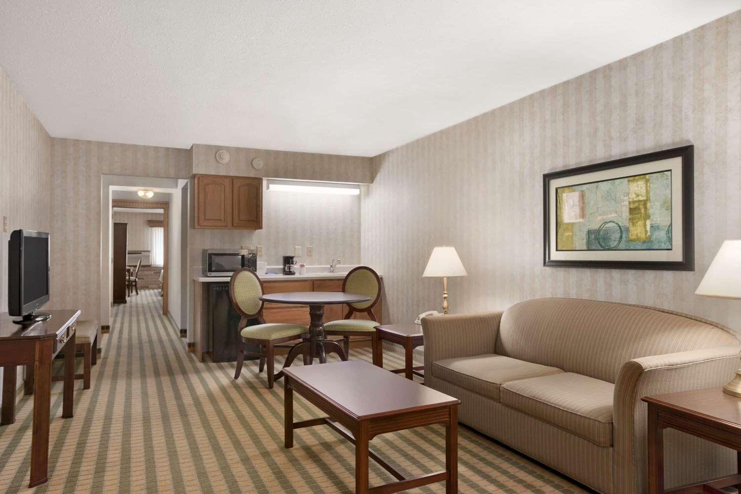 Studio Suite with Two King Beds - Mobility Access/Non-Smoking - Photo 4