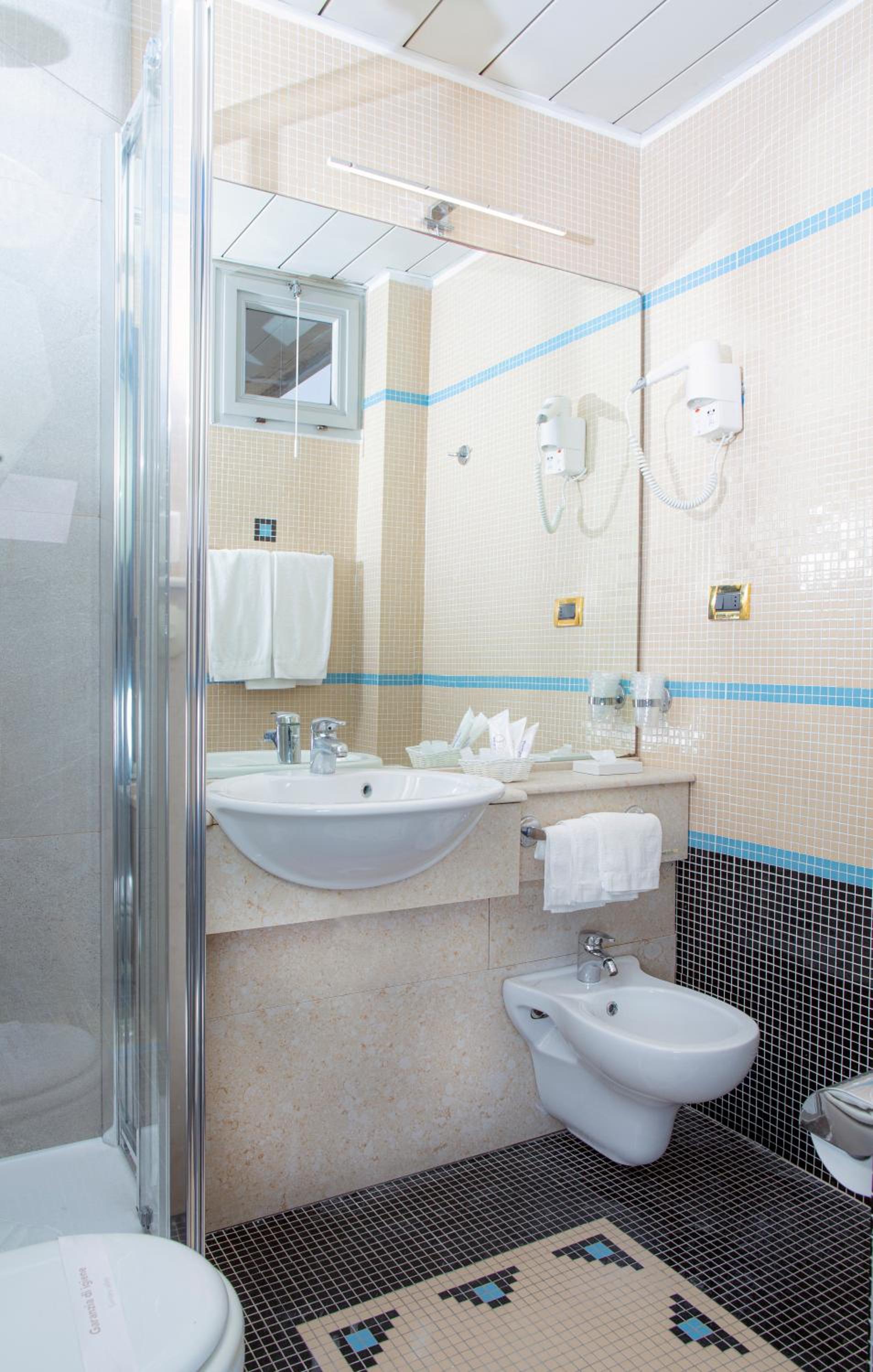 Deluxe Double Room with Sea View - Photo 4
