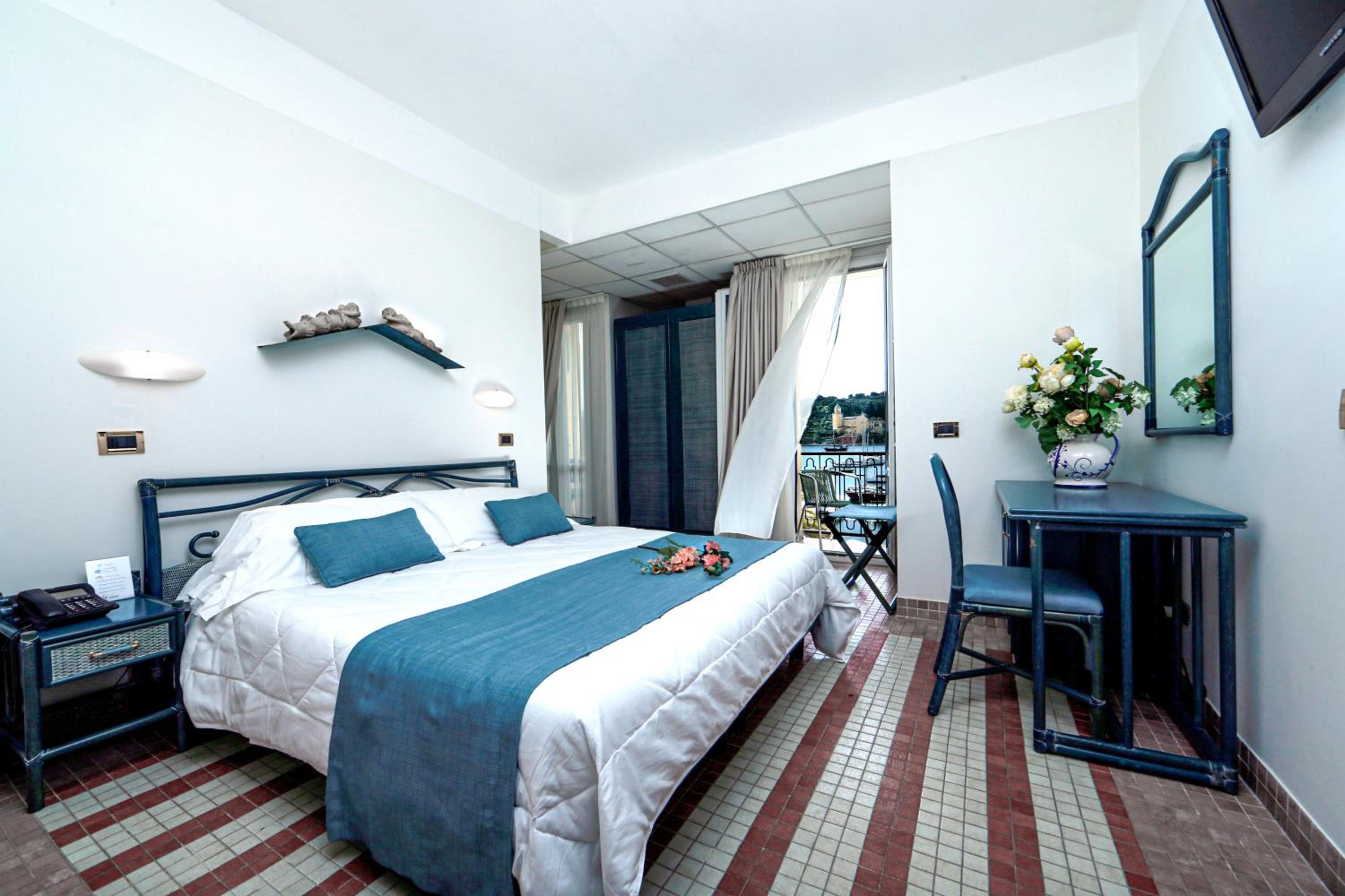 Double Room with Sea View - Photo 1