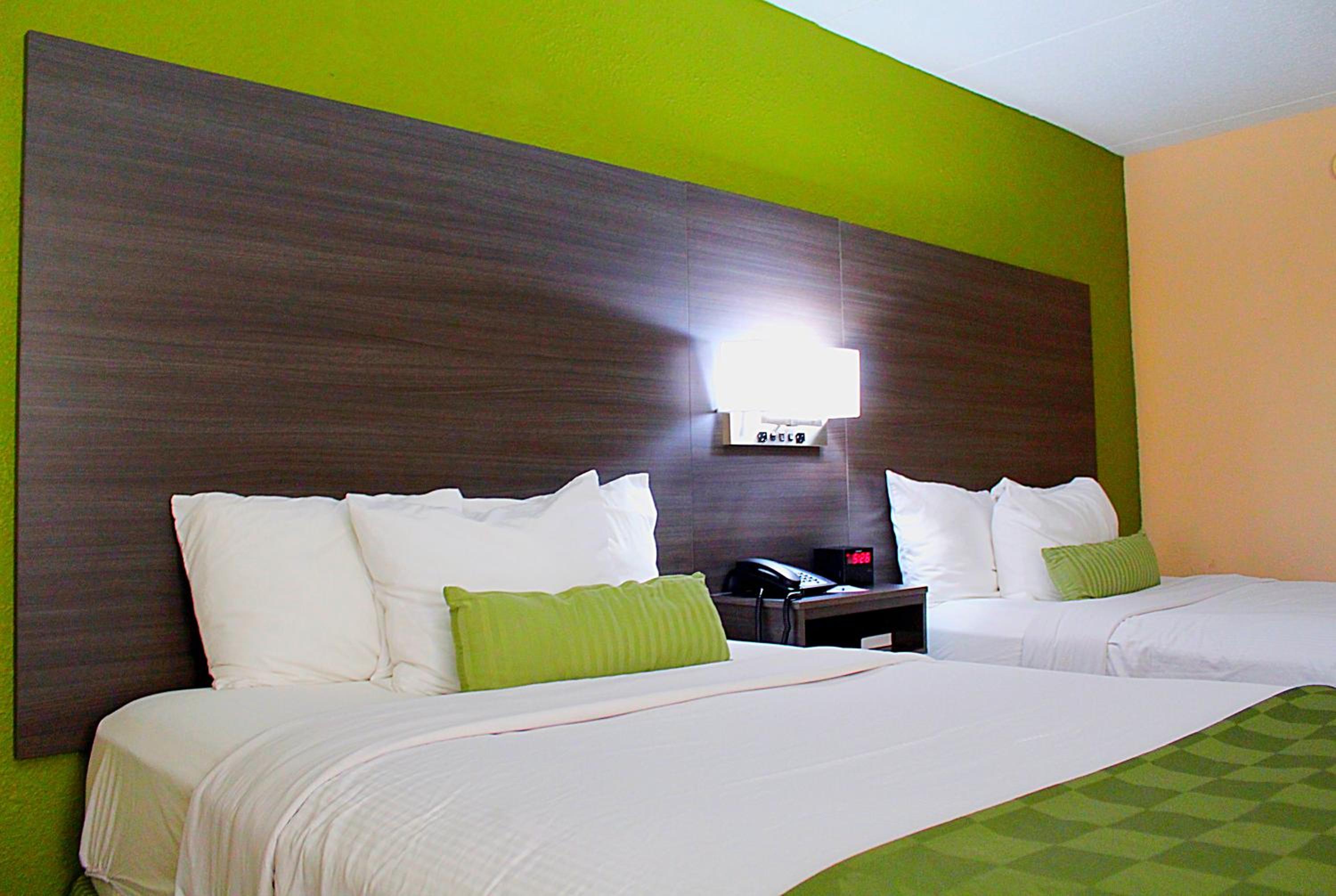 Deluxe Double Room with Two Double Beds - Non-Smoking - Photo 2