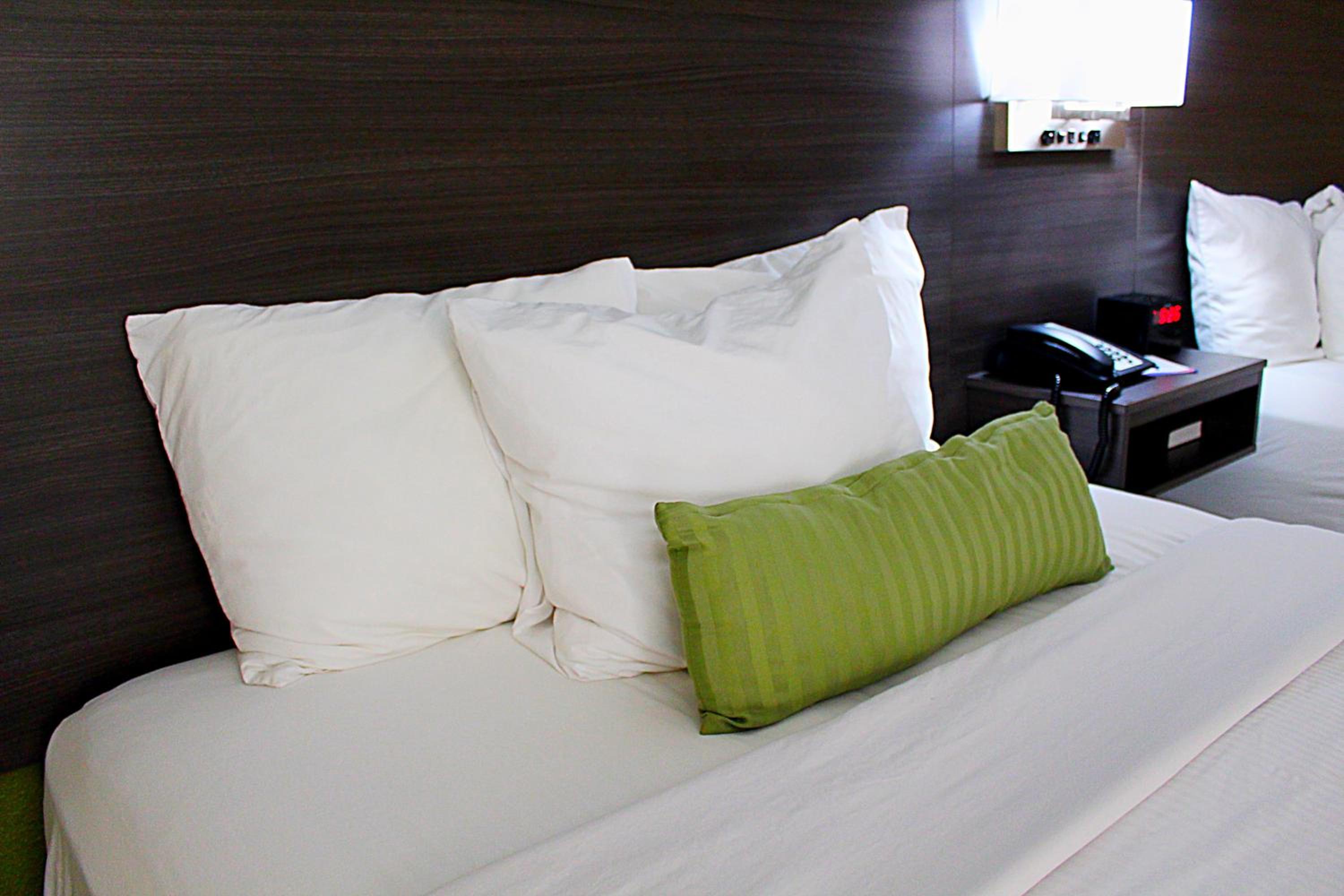 Deluxe Double Room with Two Double Beds - Non-Smoking - Photo 4