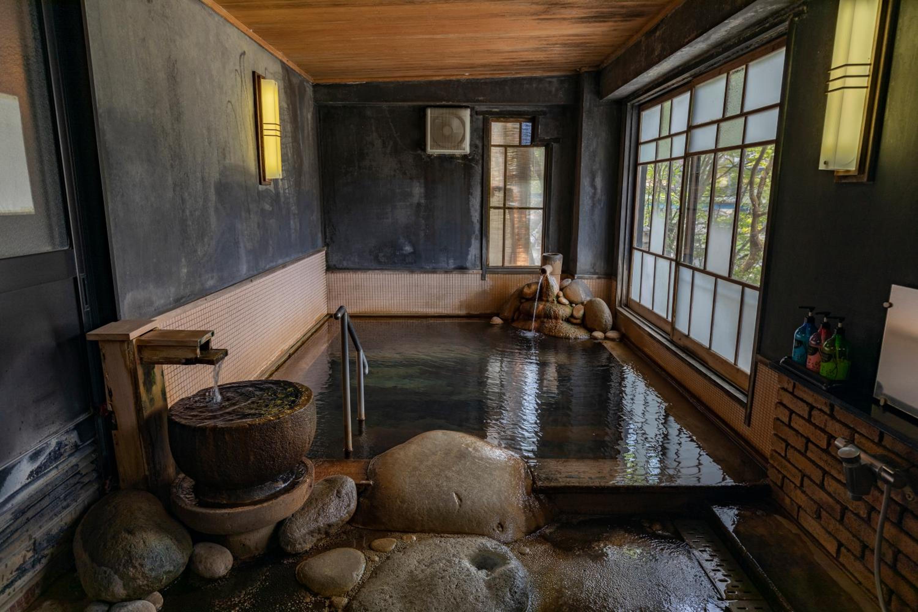 Standard Japanese-Style Room with Shared Bathroom photo 3