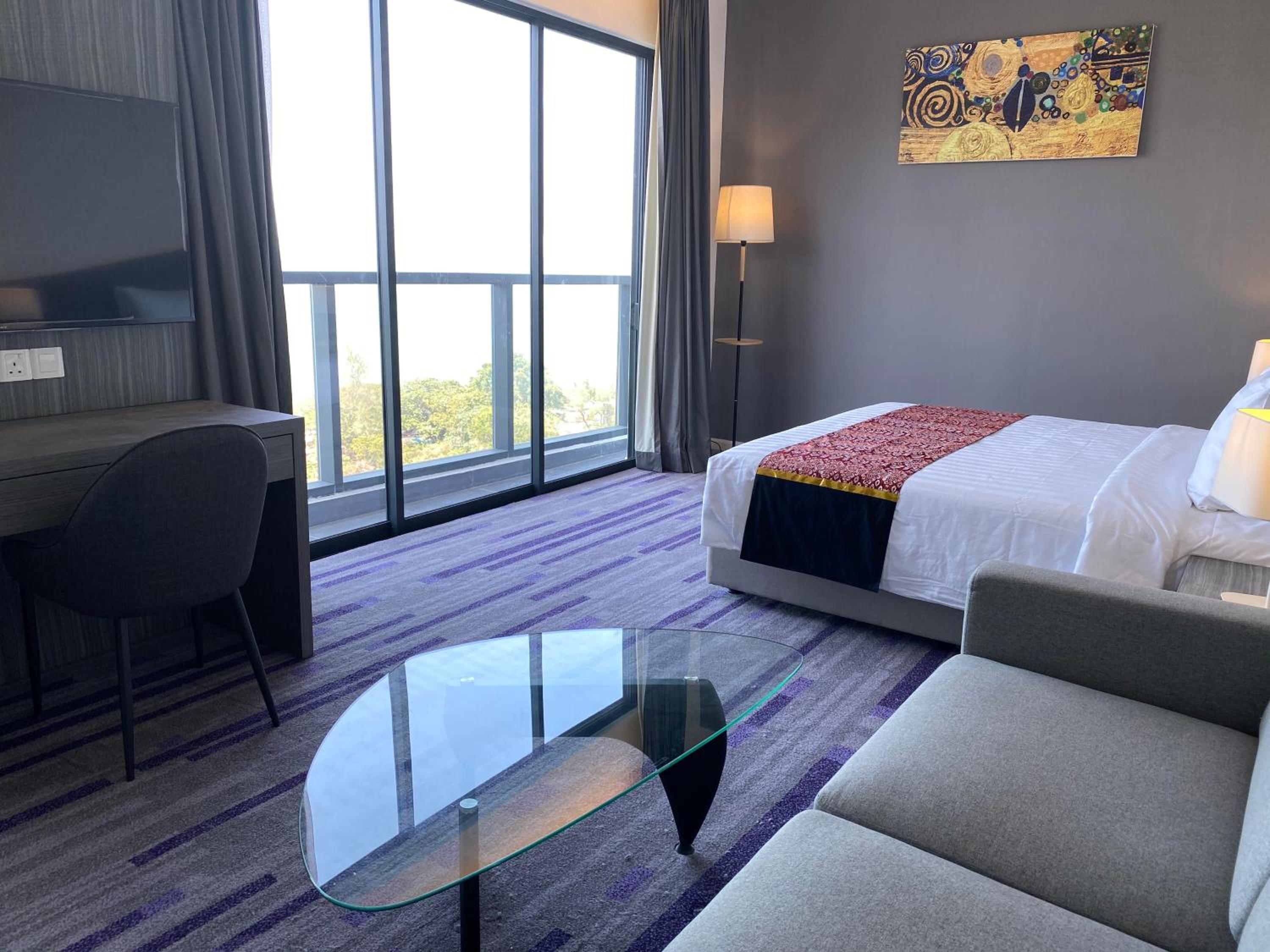 Premier Suite - Photo 2