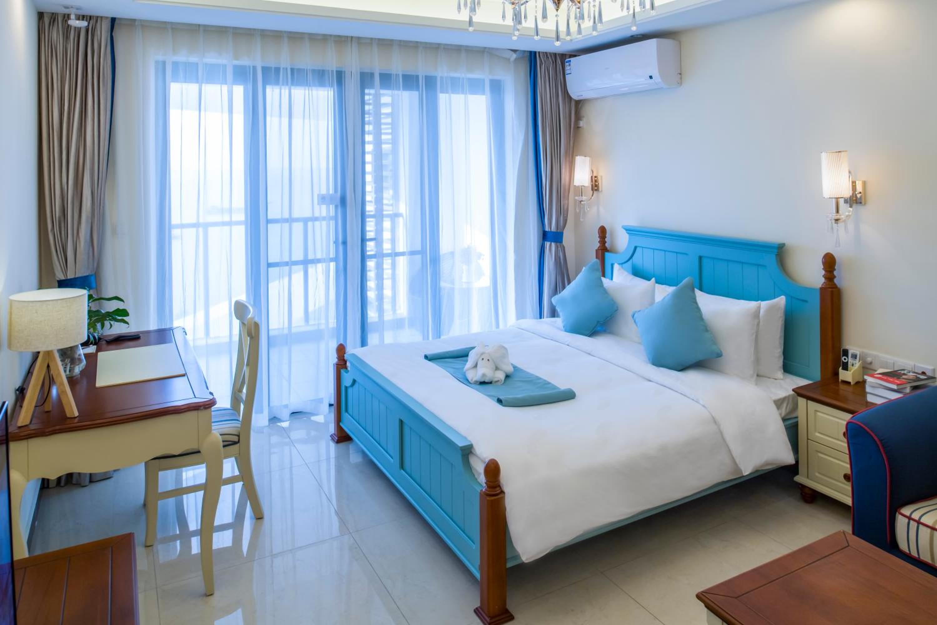 Queen Room with Garden View