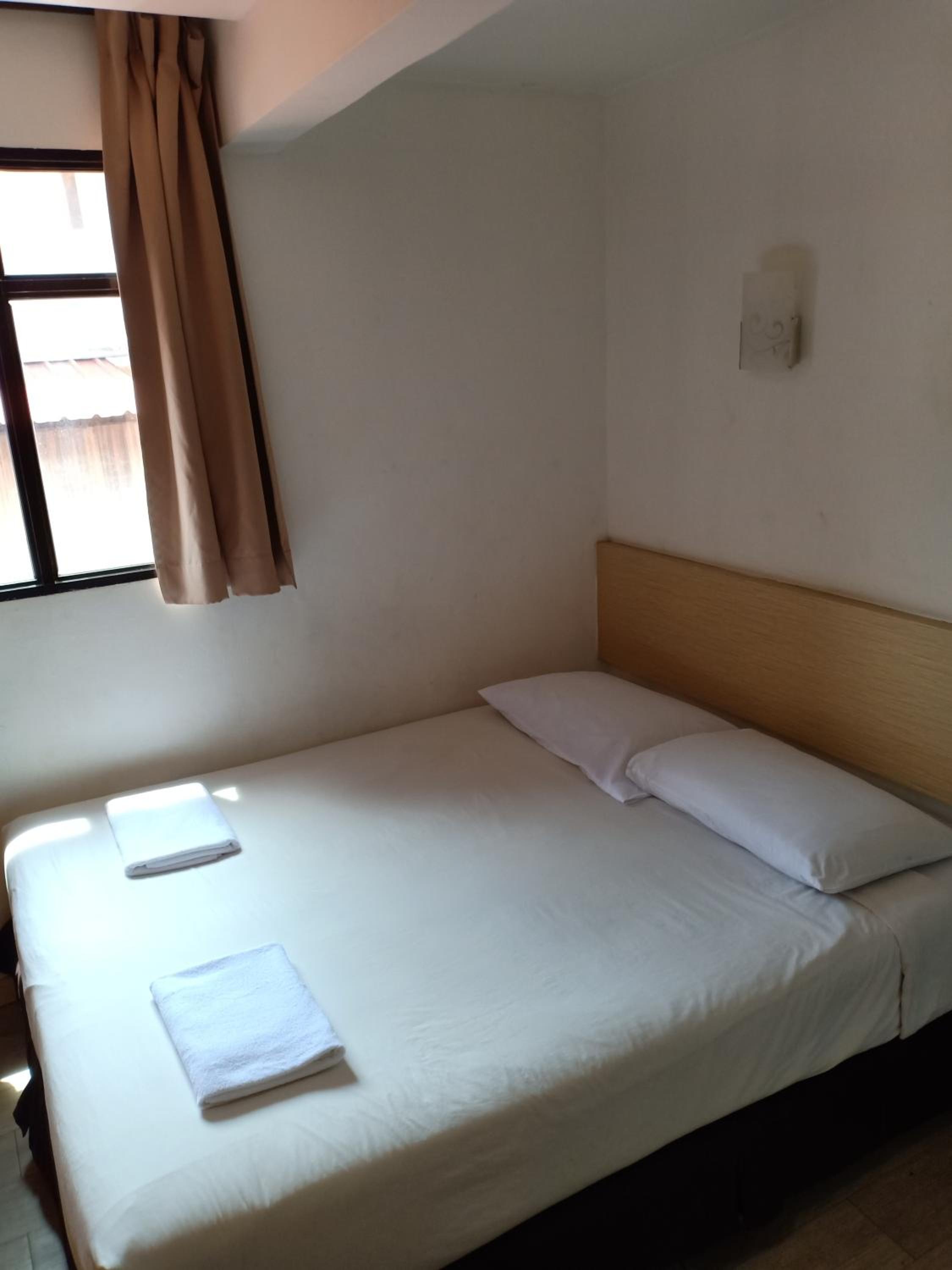 Deluxe Queen Room - Photo 4