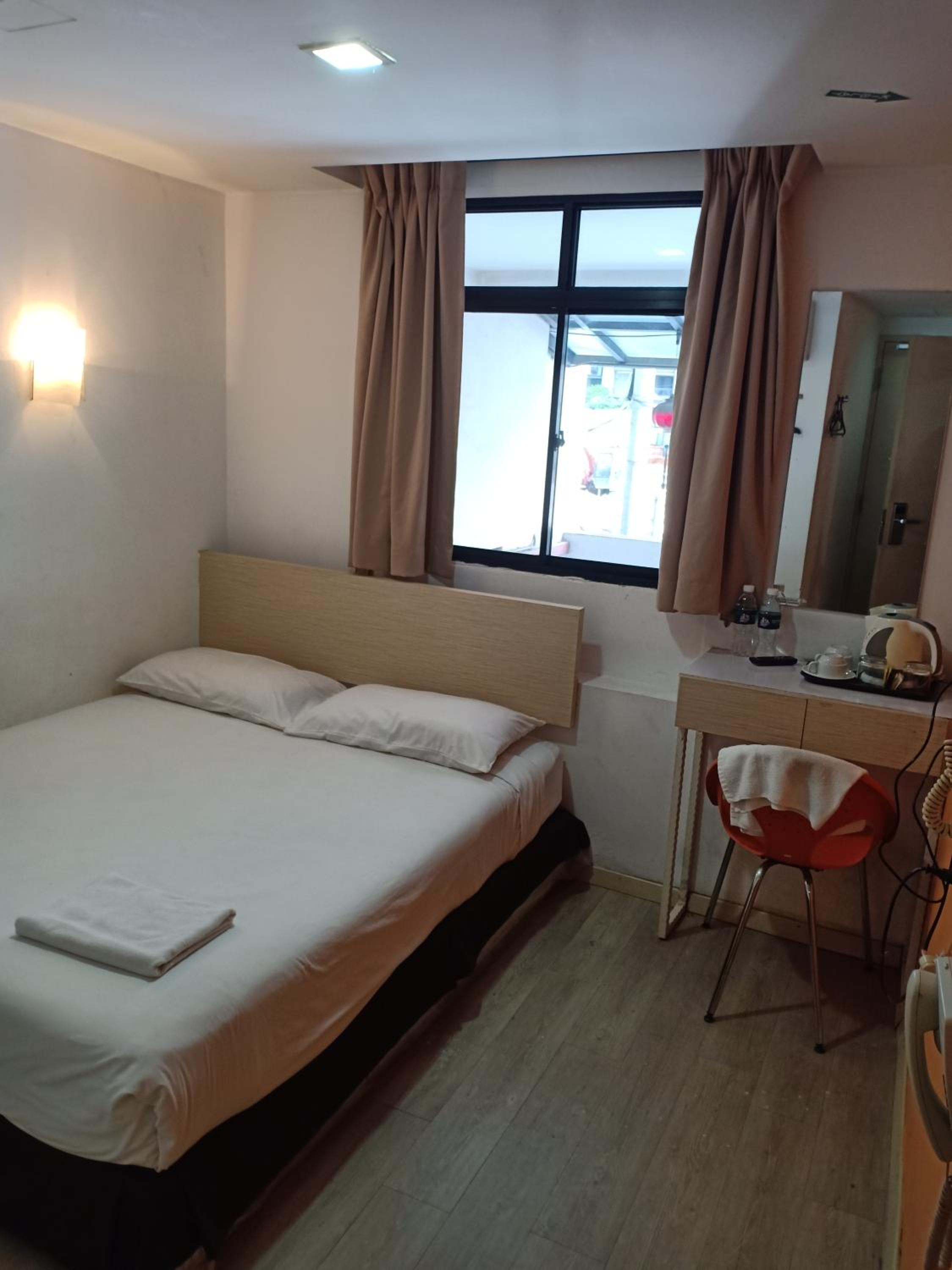 Deluxe Queen Room - Photo 5