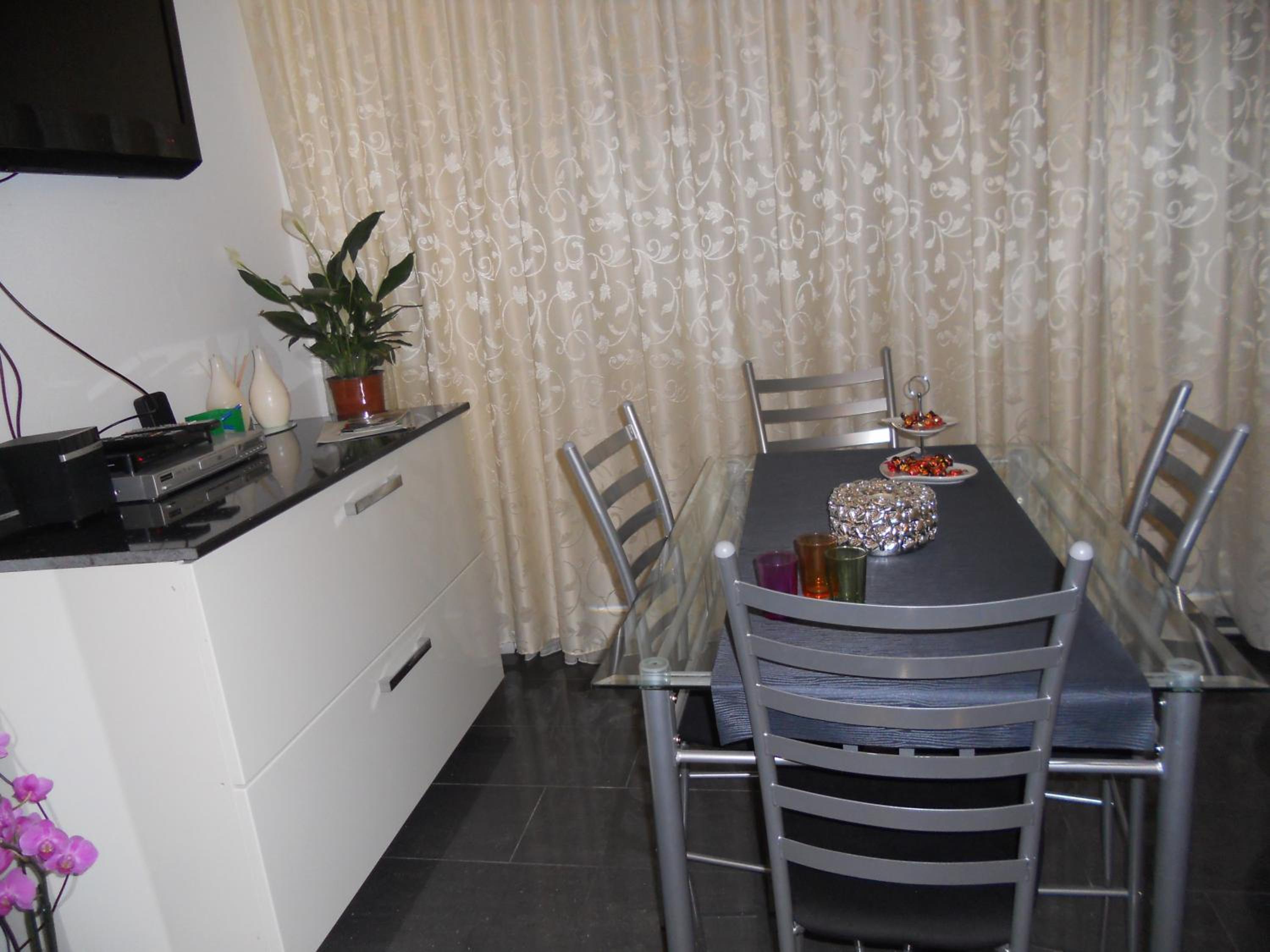 One-Bedroom Apartment - Photo 7