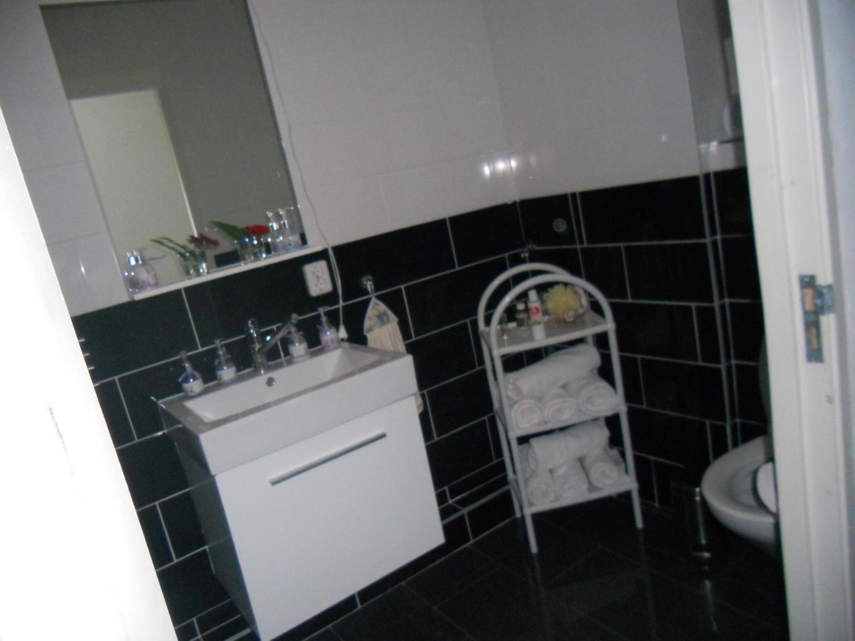 One-Bedroom Apartment - Photo 6