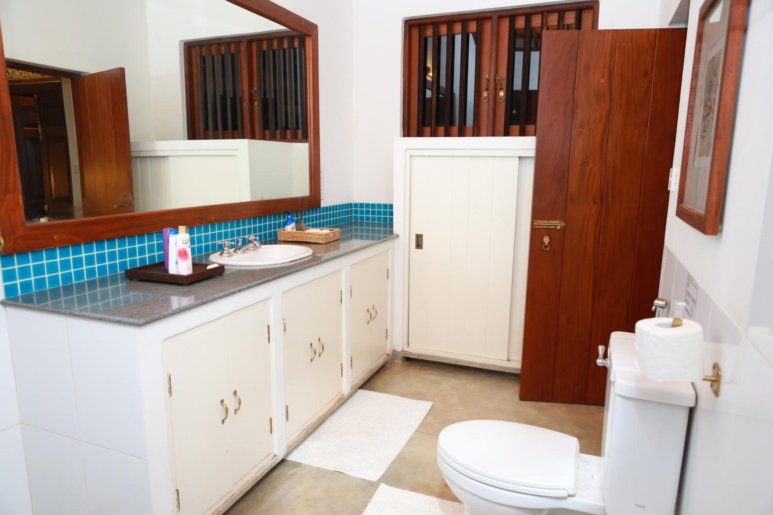 Deluxe Double Room (2 Adults + 1 Child) photo 2