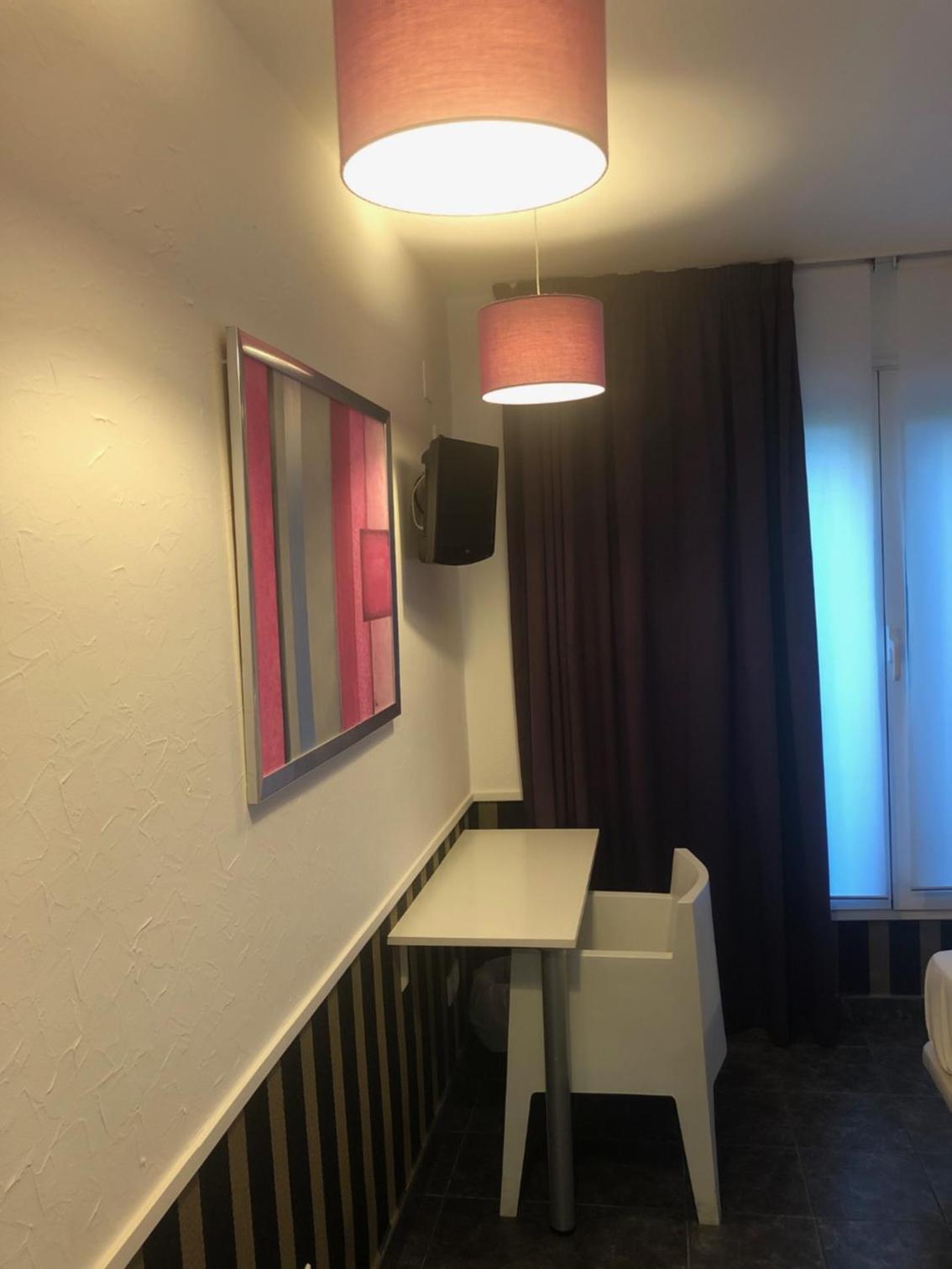 Double or Twin Room with Private Bathroom photo 2