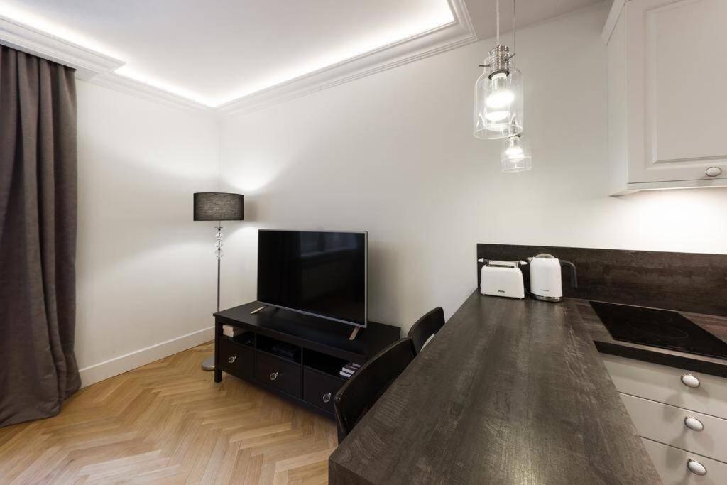 One-Bedroom Apartment - Photo 10