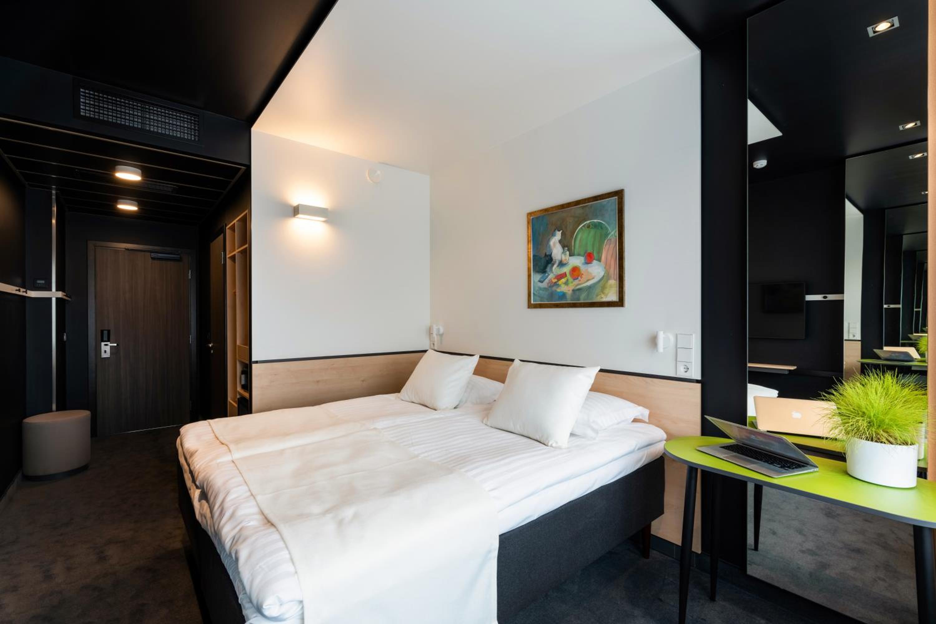 Standard Double Room - Photo 7